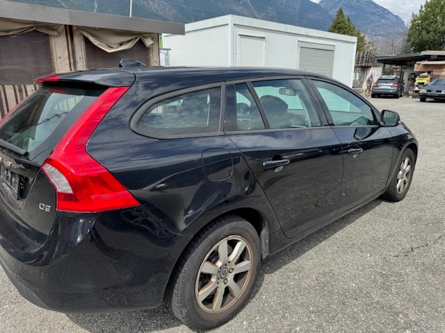 VOLVO V60 D3 Geartronic-image-12