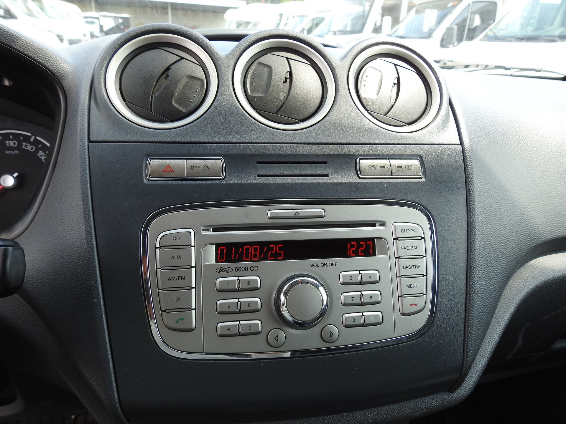 FORD Transit Connect Van T230 1.8 TDCi L Level 3-image-16