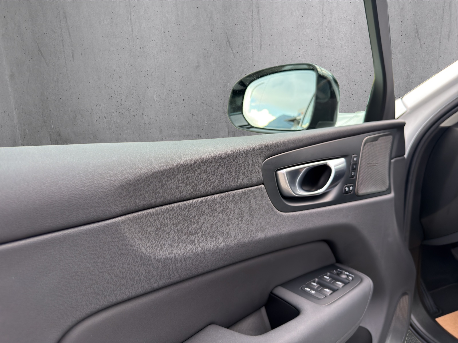 VOLVO XC60 T6 eAWD PluginHybrid Plus Dark Geartronic-image-9