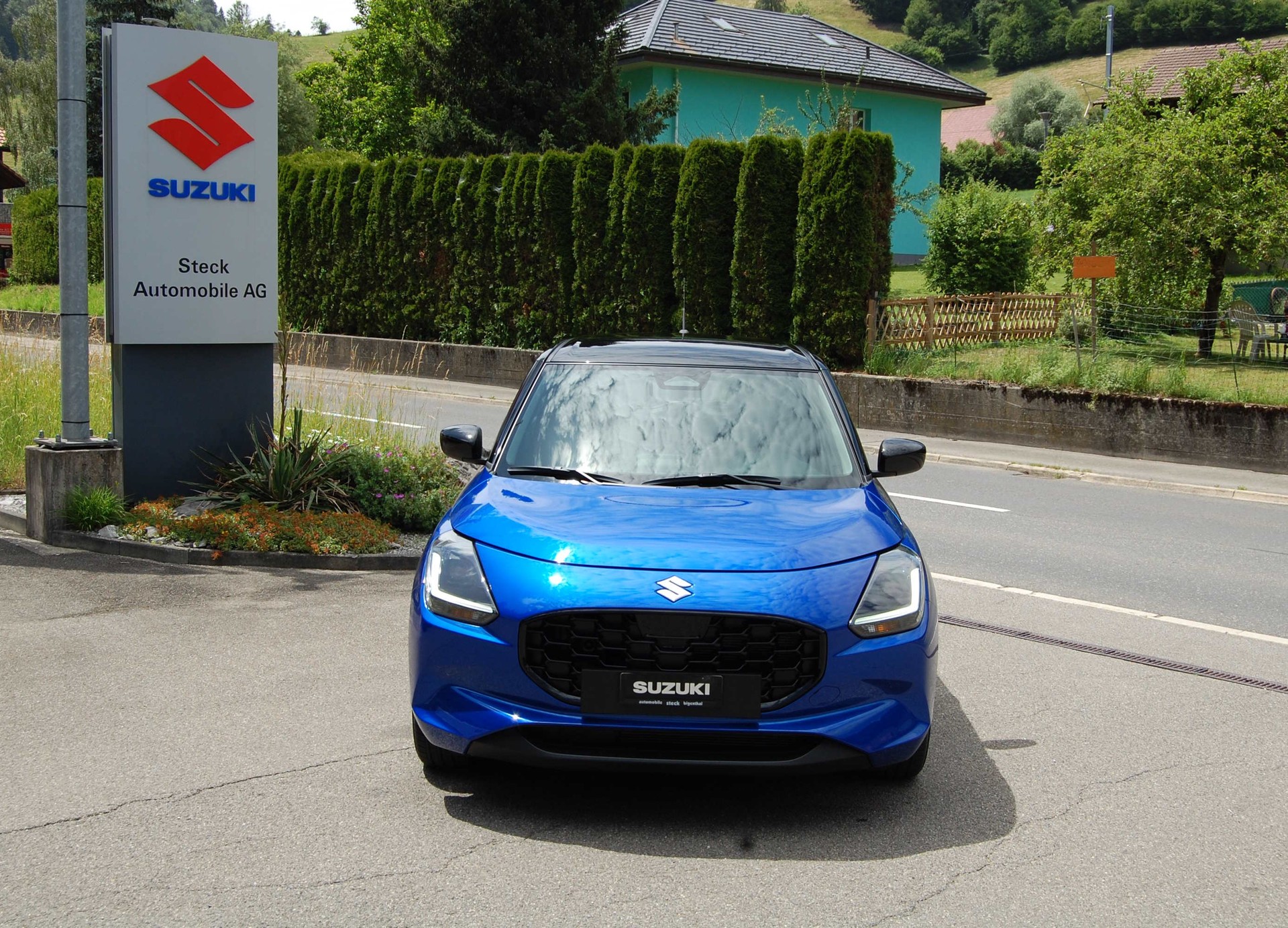 SUZUKI Swift 1.2 Sakura Hybrid CVT-showroom-element-1