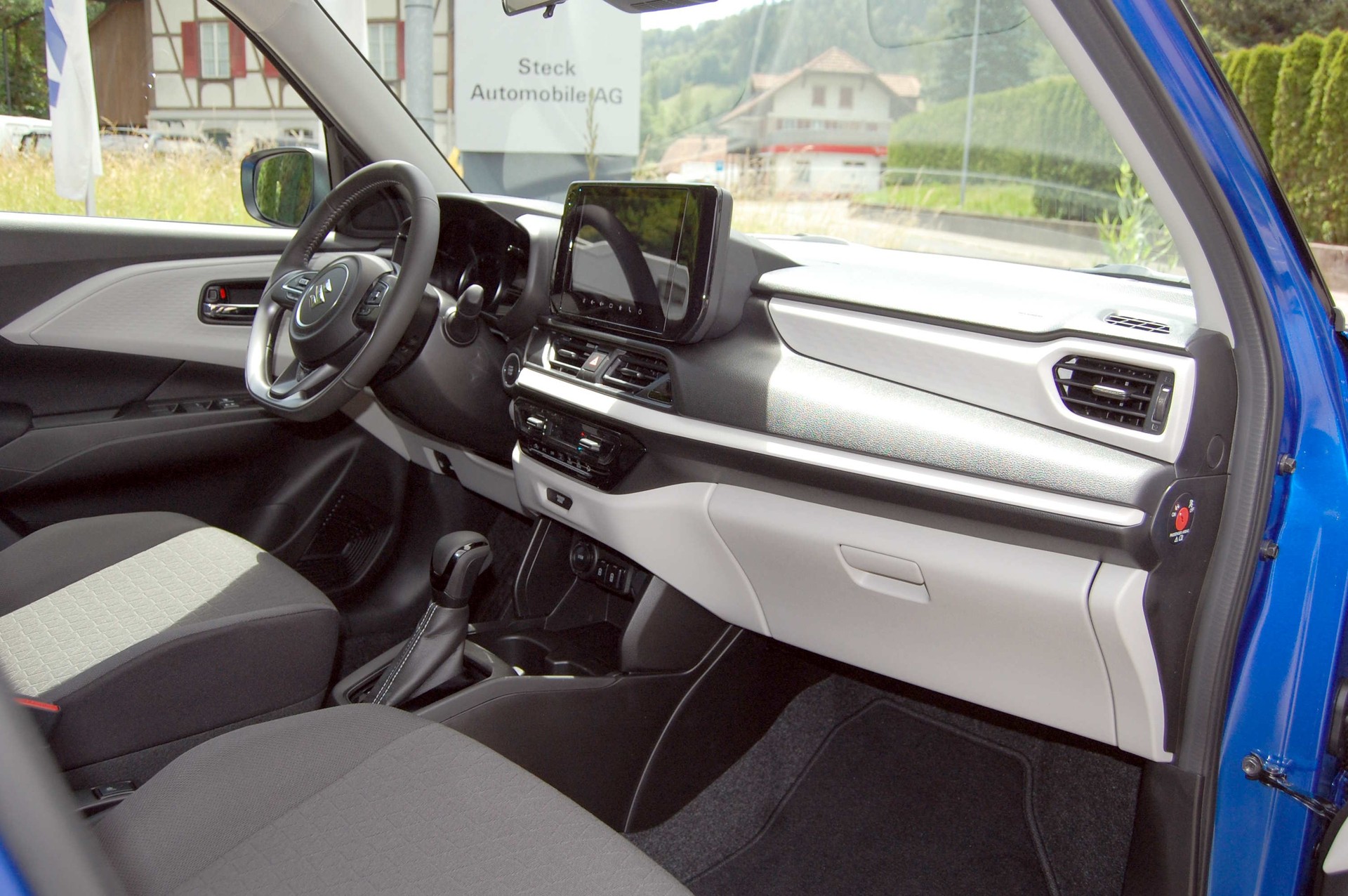 SUZUKI Swift 1.2 Sakura Hybrid CVT-image-11