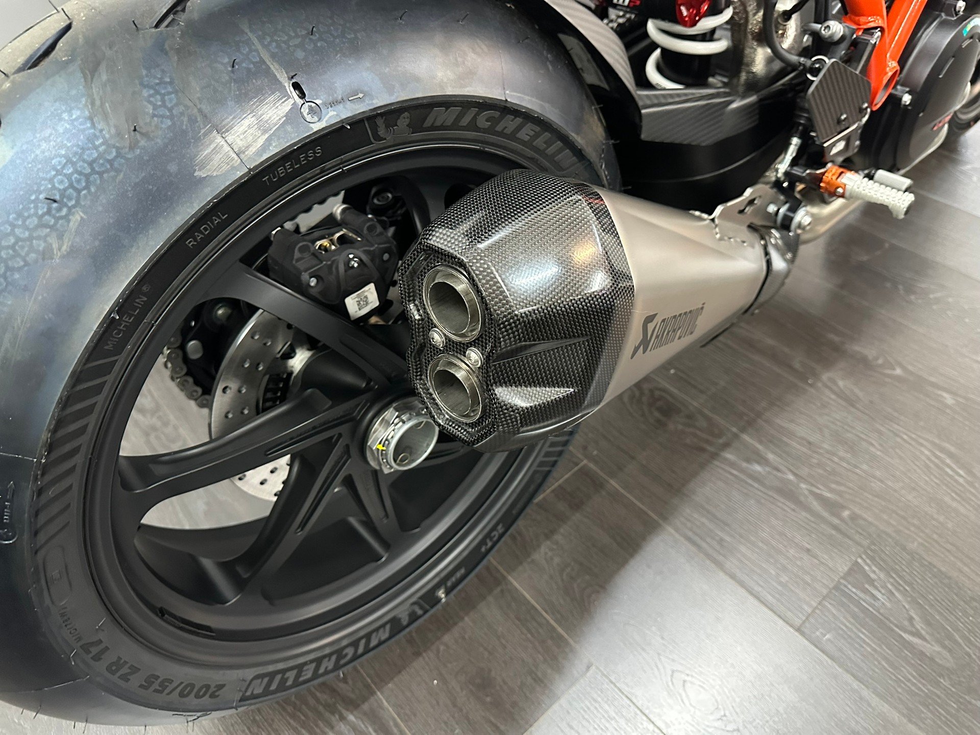 KTM 1390 Super Duke RR-image-9