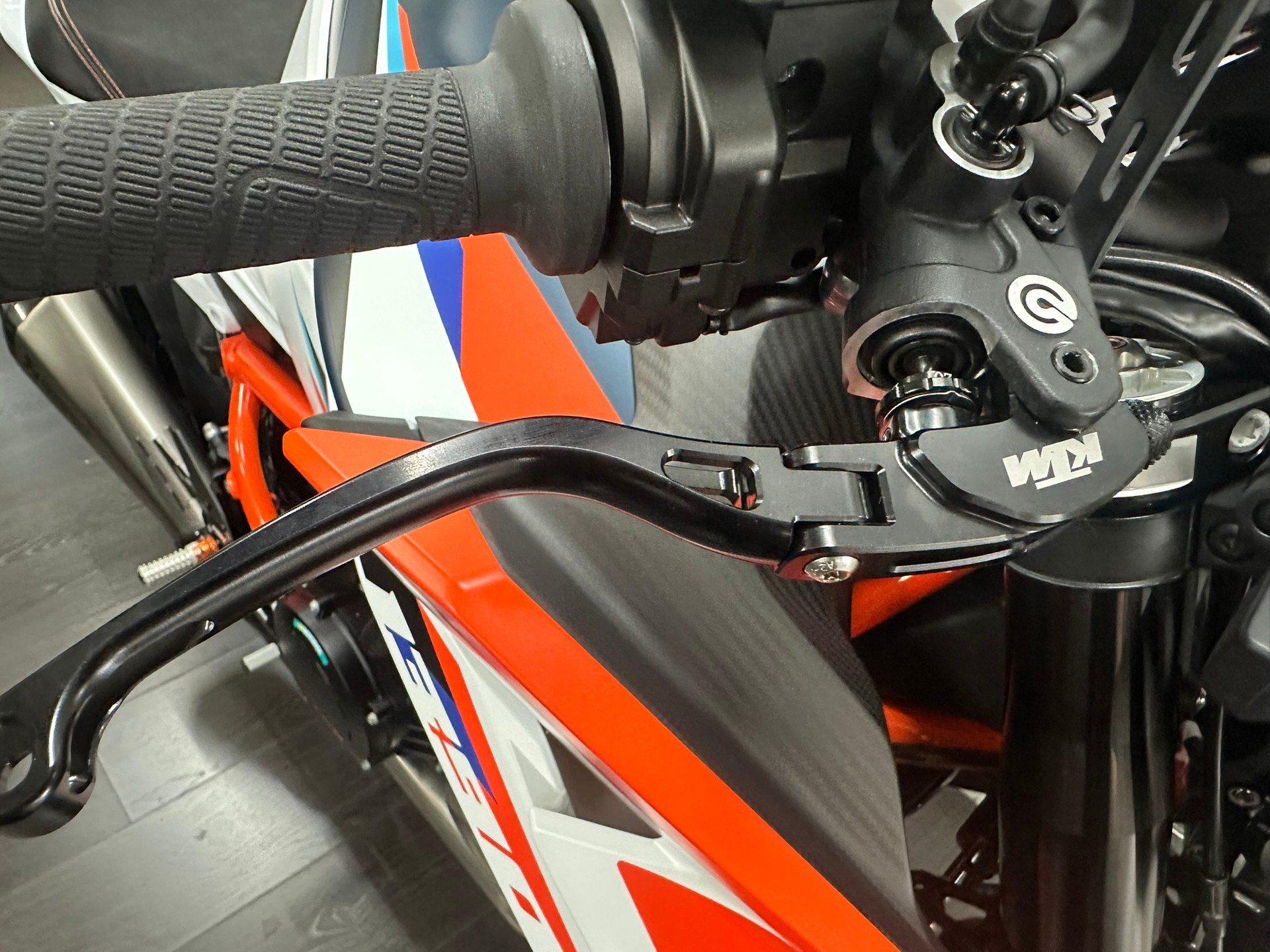 KTM 1390 Super Duke RR-image-4