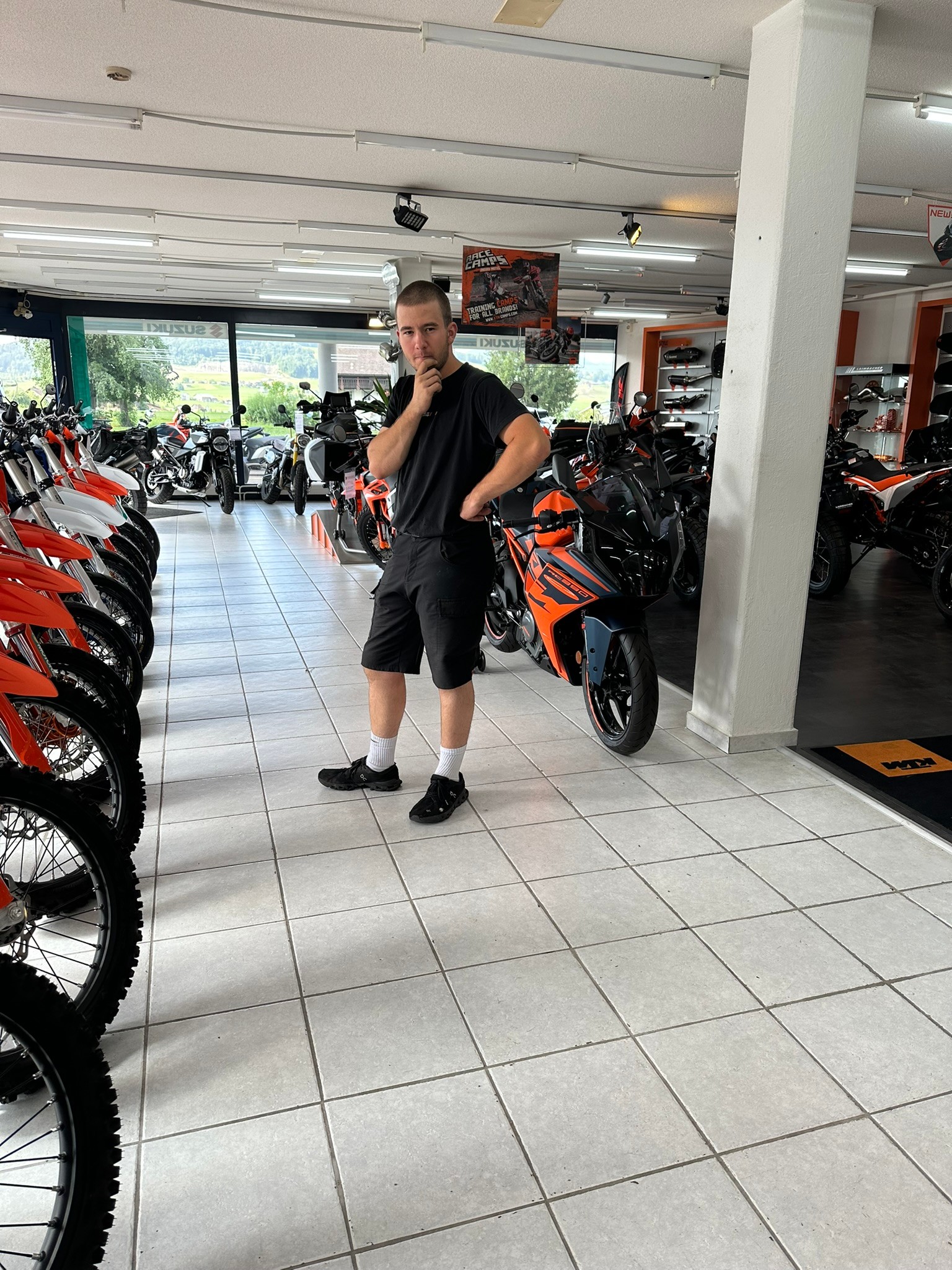 KTM 1390 Super Duke RR-image-13