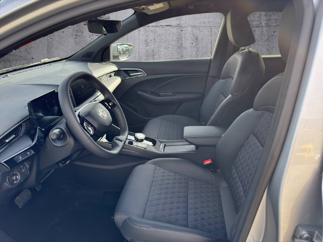 MG 3 1.5 Hybrid Luxury-image-4