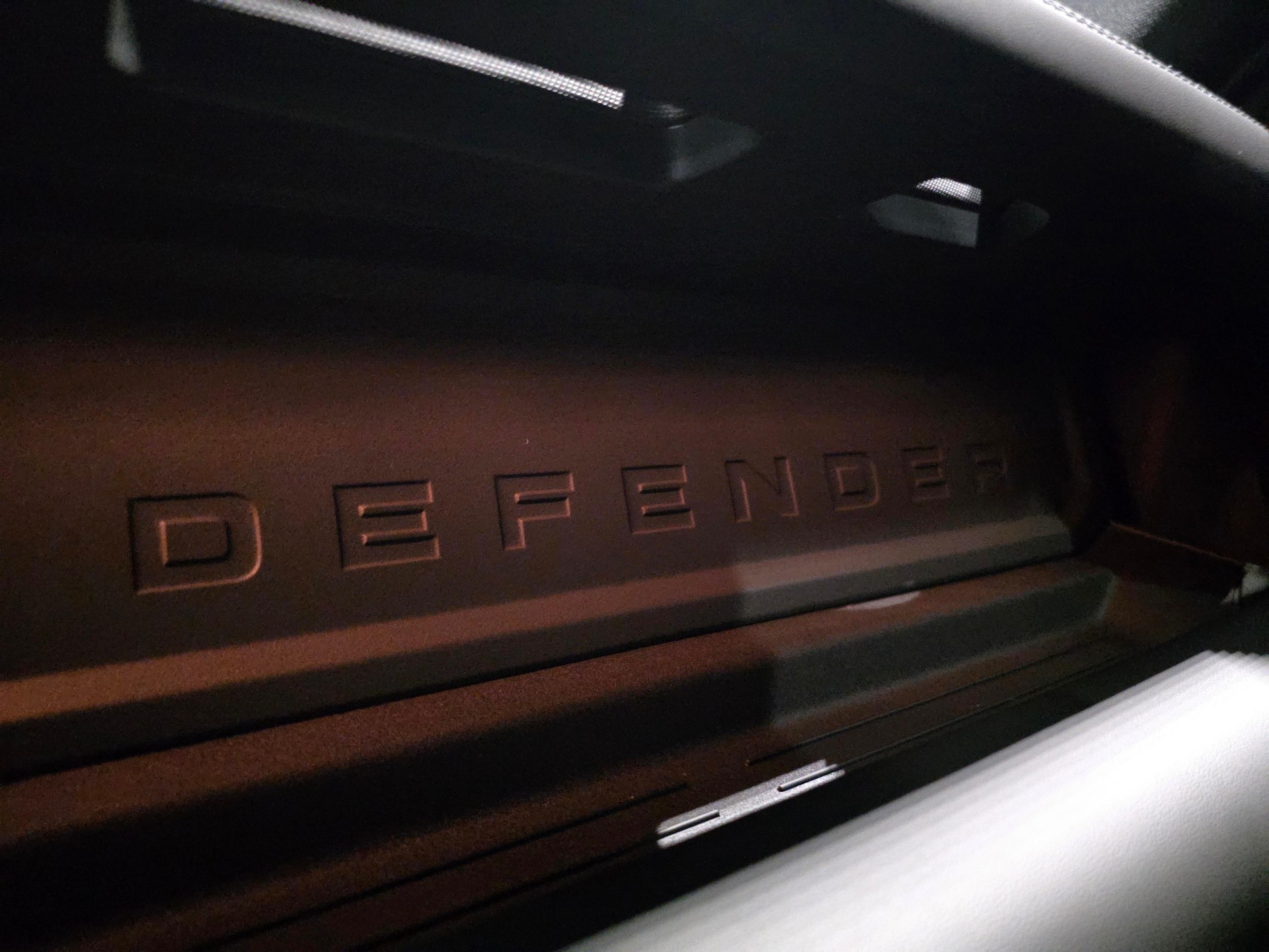 LAND ROVER Defender 90 3.0 D I6 350 X-Dynamic HSE-image-15