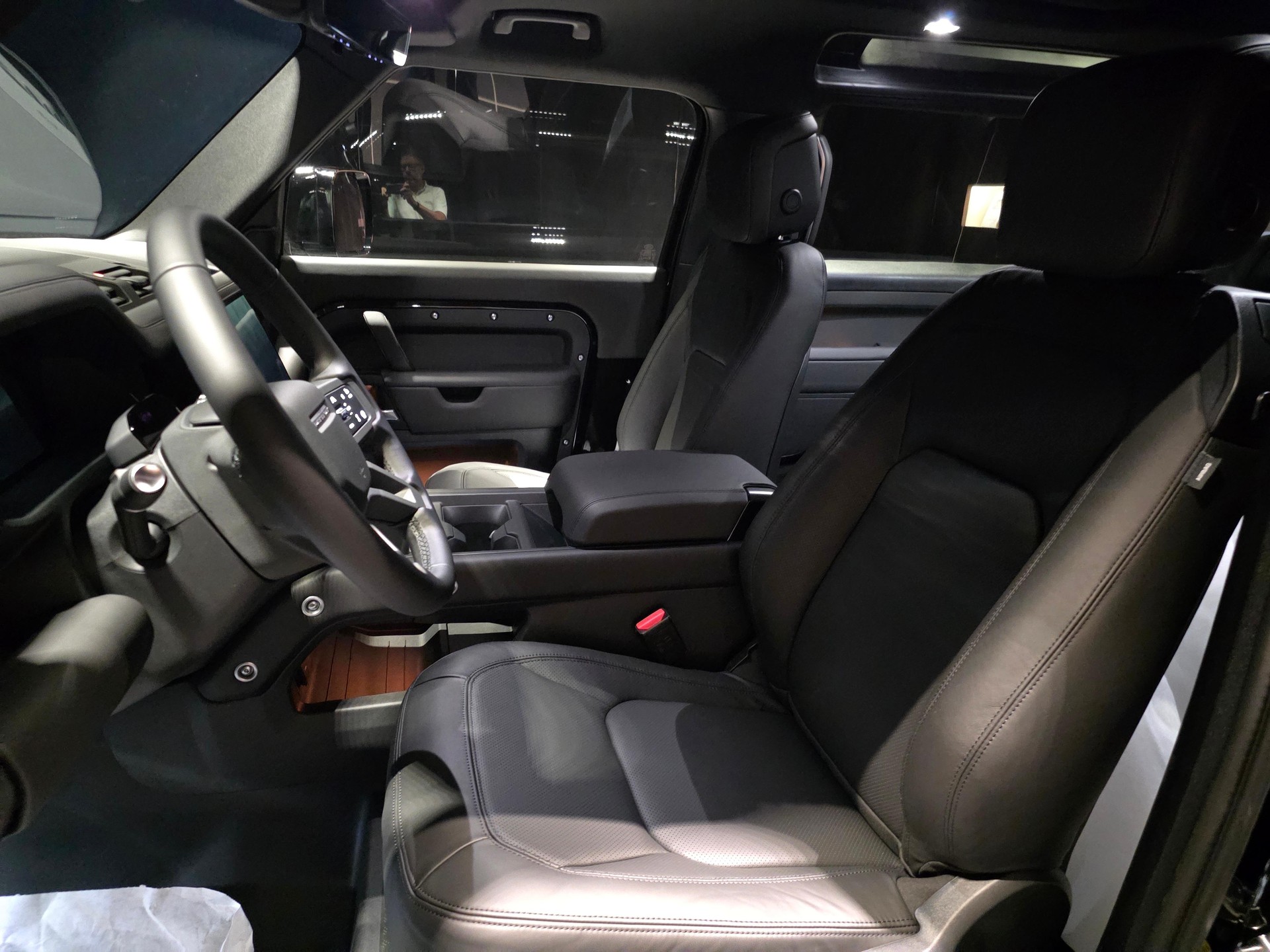 LAND ROVER Defender 90 3.0 D I6 350 X-Dynamic HSE-image-4