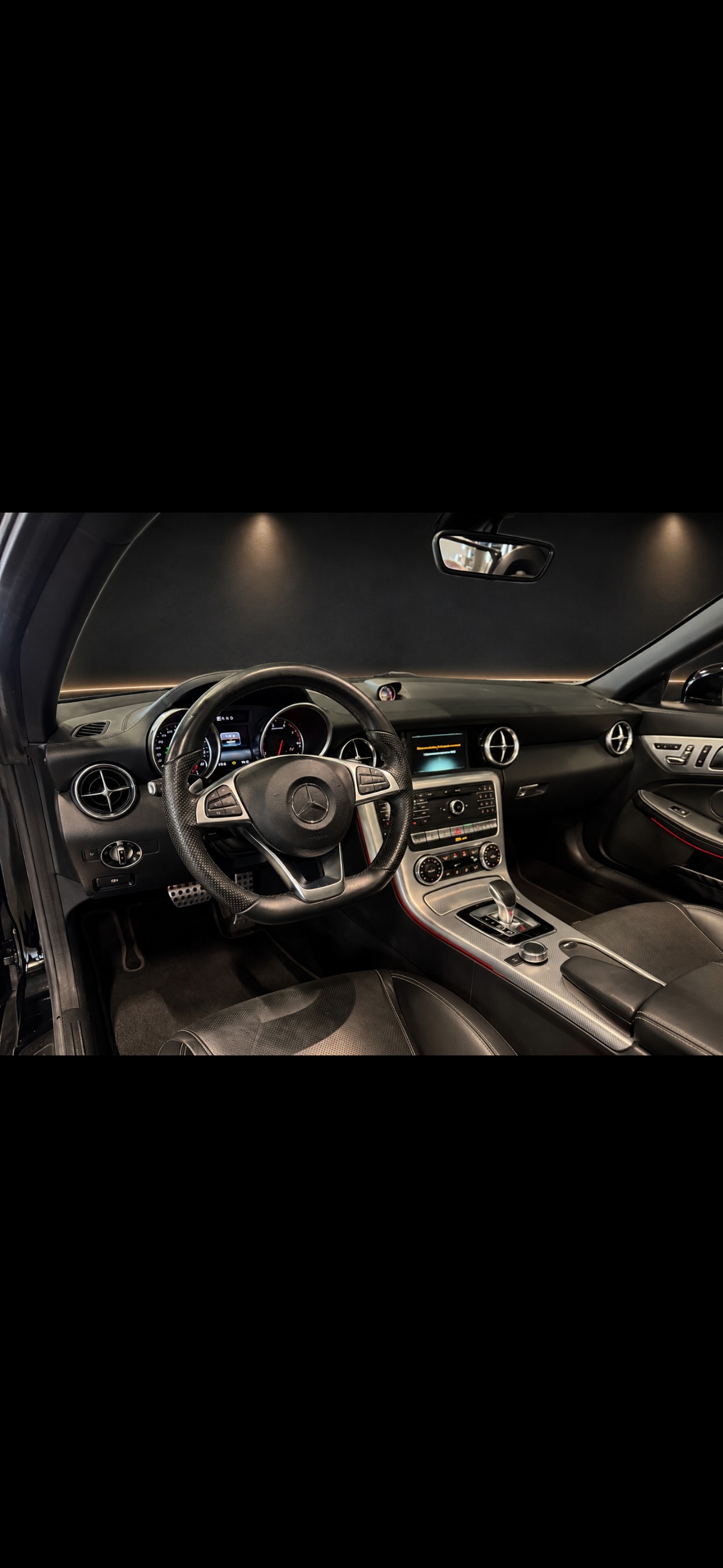 MERCEDES-BENZ SLC 43 AMG-image-4