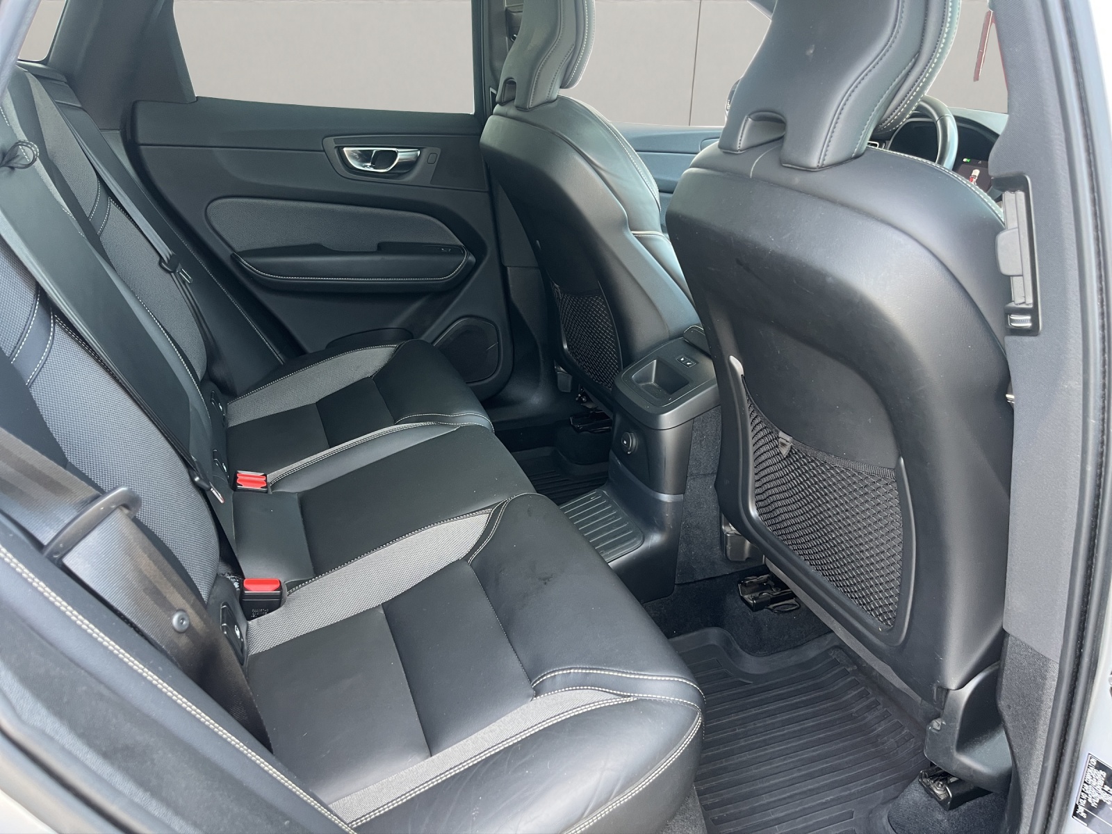 VOLVO XC60 2.0 T6 TE R-Design eAWD-image-13