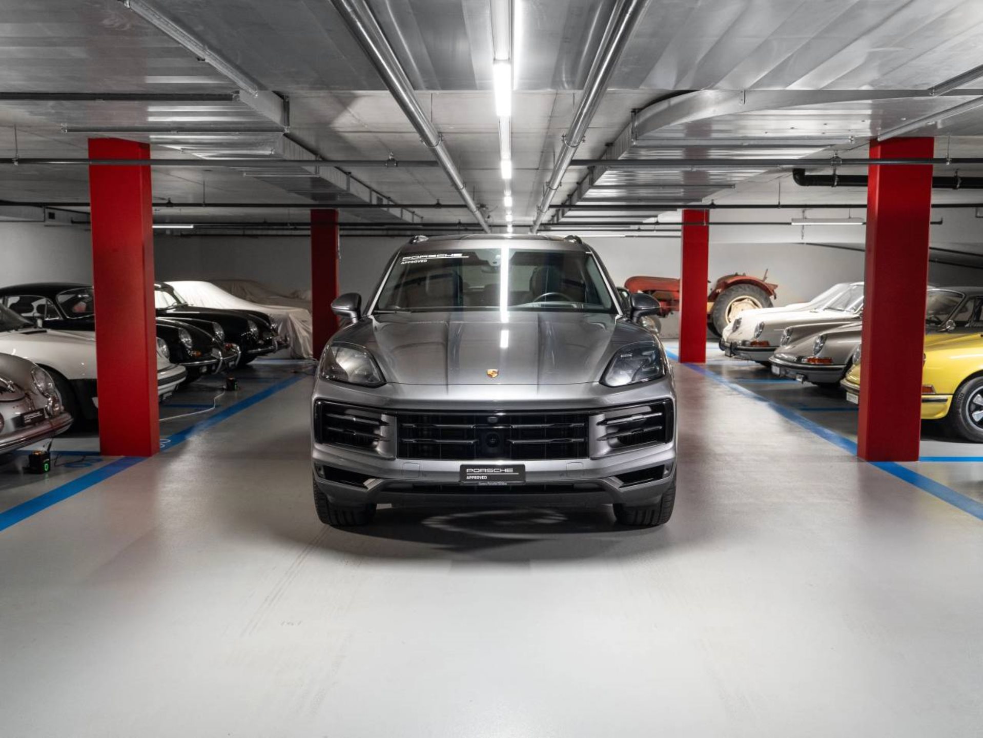 PORSCHE Cayenne (MY24)-showroom-element-1