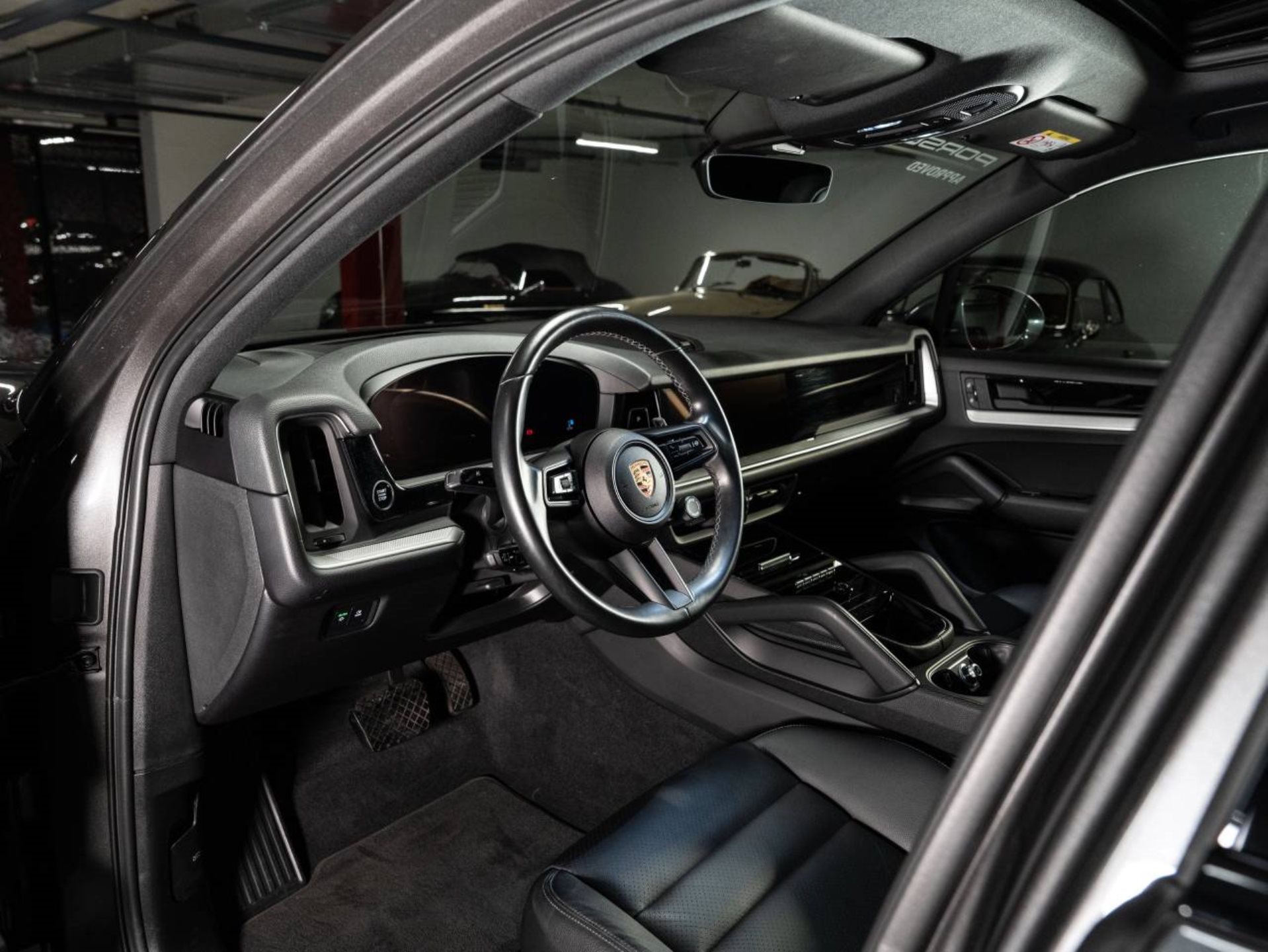 PORSCHE Cayenne (MY24)-showroom-element-3