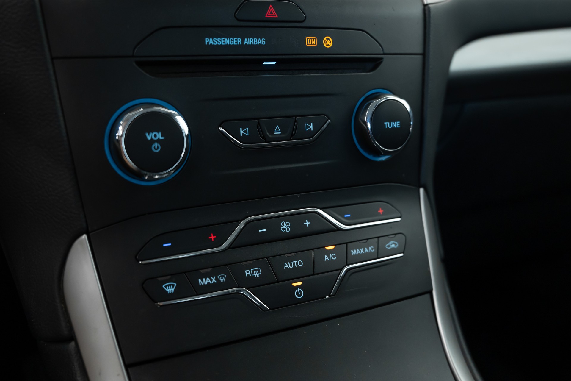 FORD S-Max 2.0 TDCi Titanium Automatic MY 2020 Facelift-image-19