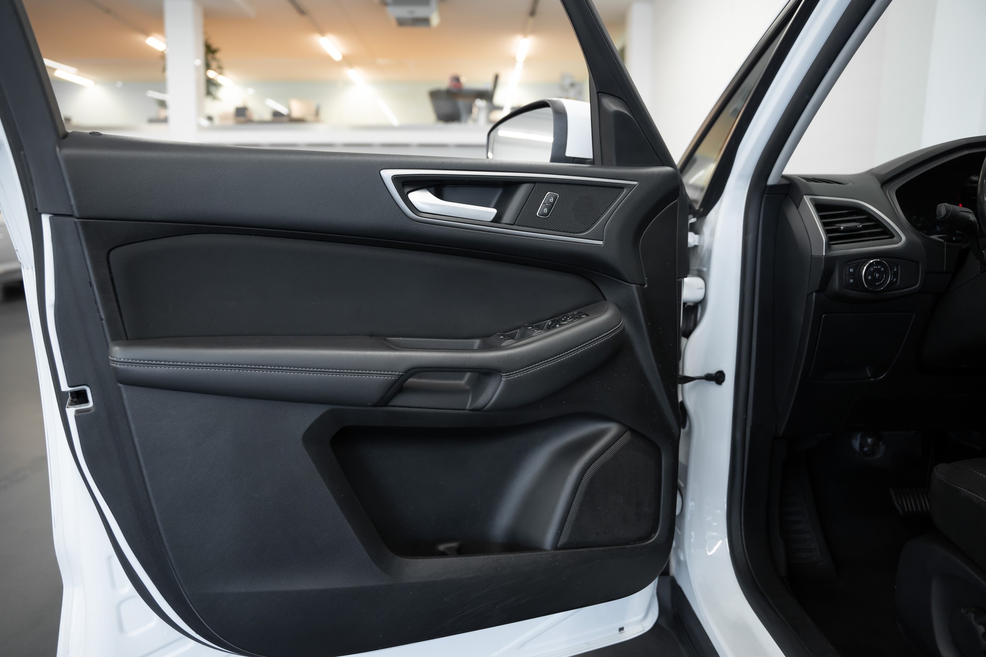 FORD S-Max 2.0 TDCi Titanium Automatic MY 2020 Facelift-image-15