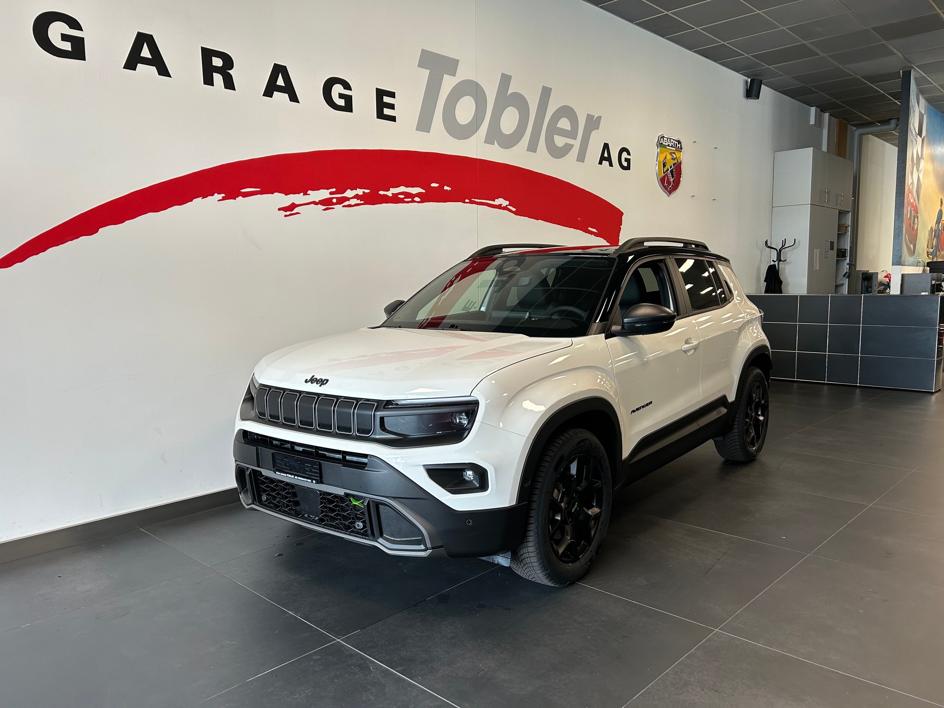JEEP Avenger 1.2 Turbo MHEV Overland Leather 4xe-showroom-element-1