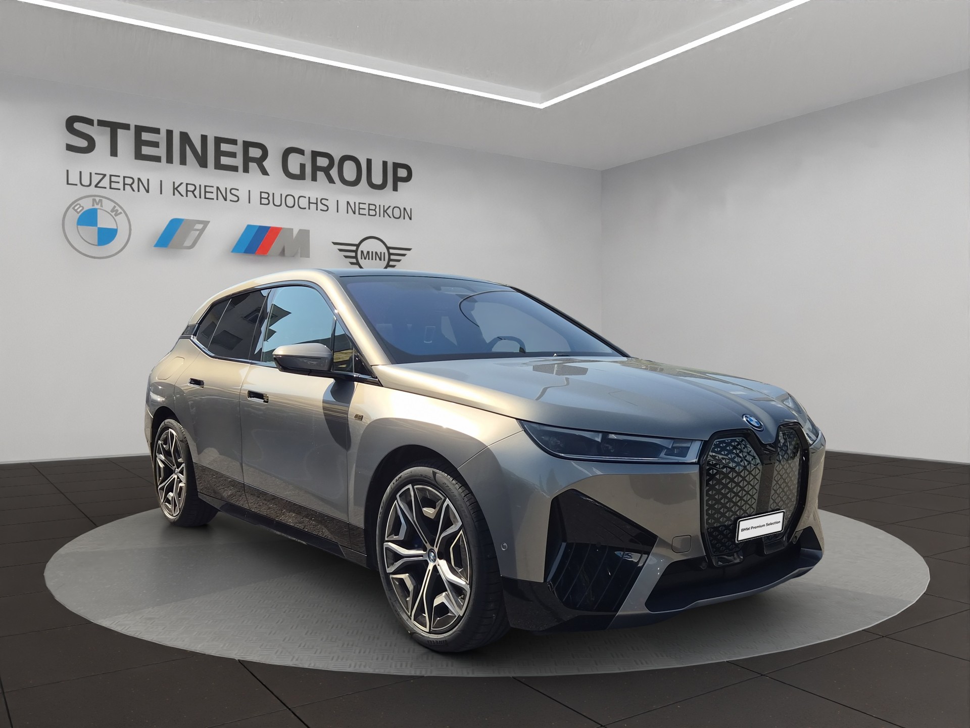 BMW iX M60-showroom-element-3