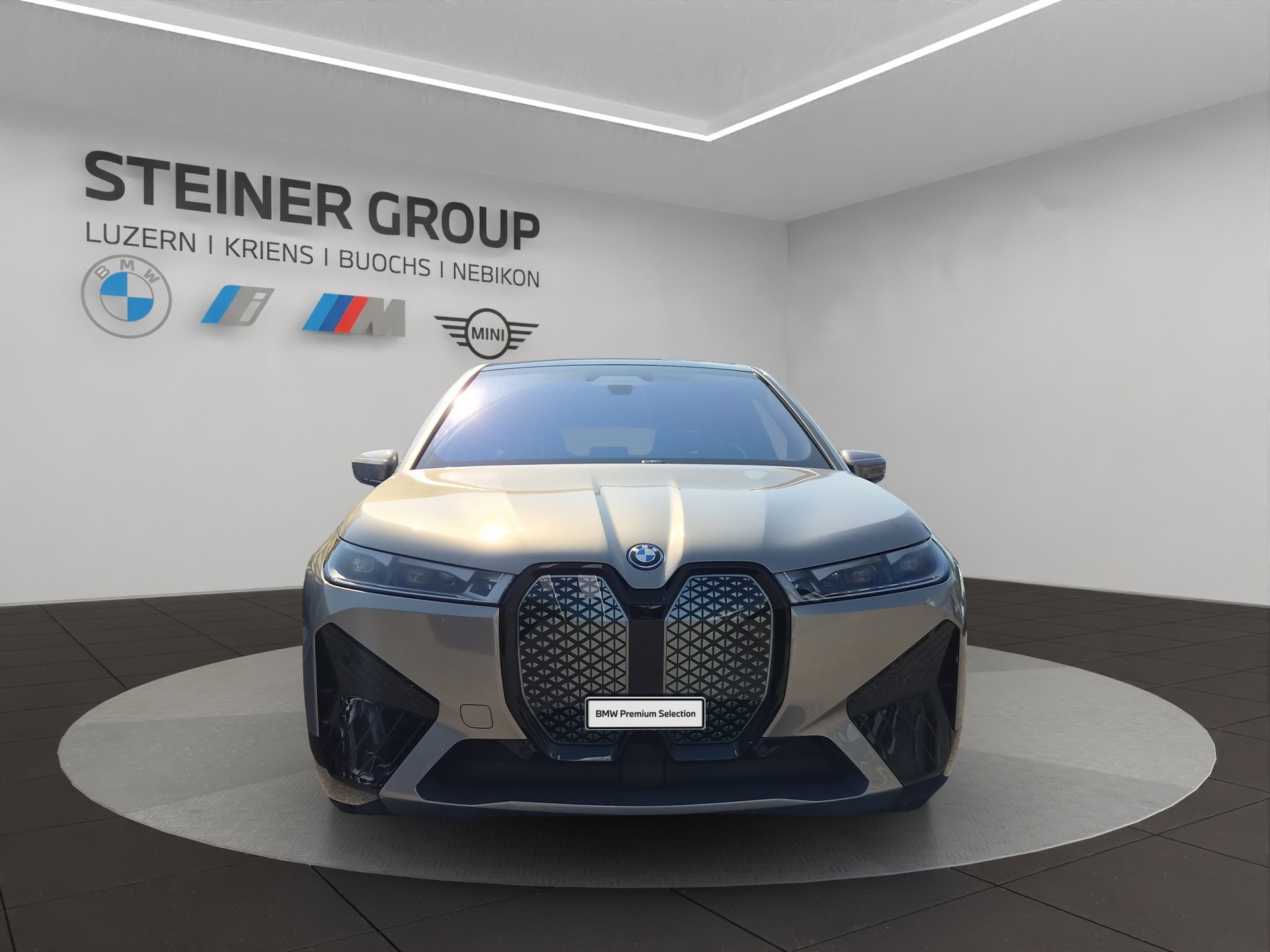 BMW iX M60-showroom-element-2