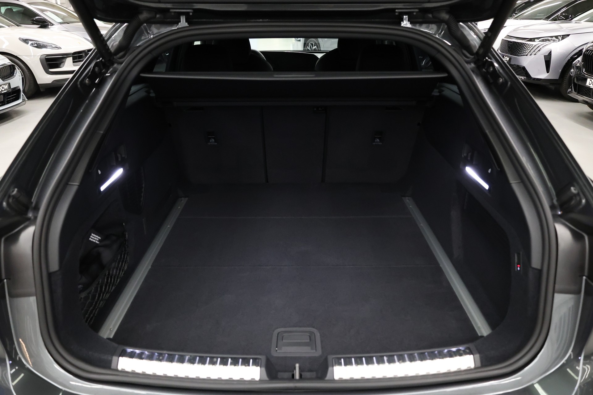 AUDI A6 Avant 2.0 TDI S-Line Edition One quattro S-Tronic-image-13