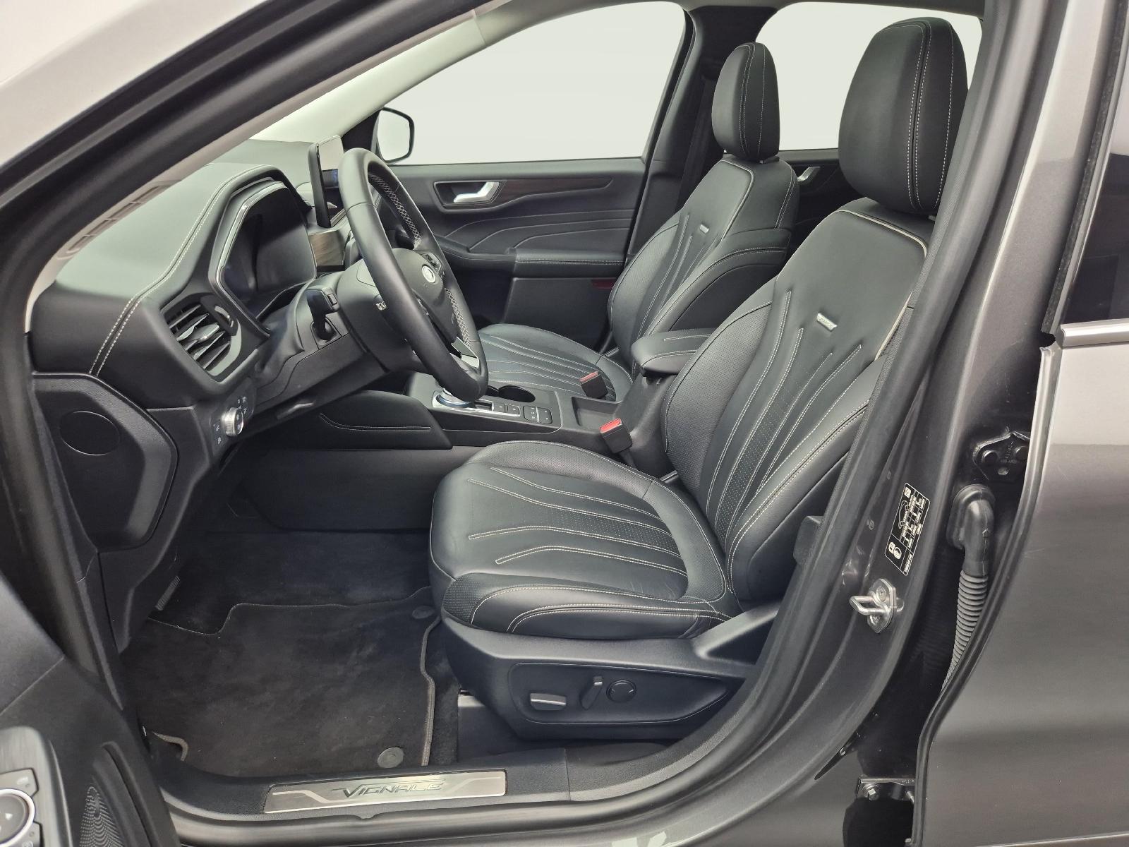 FORD Kuga 2.5 Plug-in Hybrid Vignale-showroom-element-3
