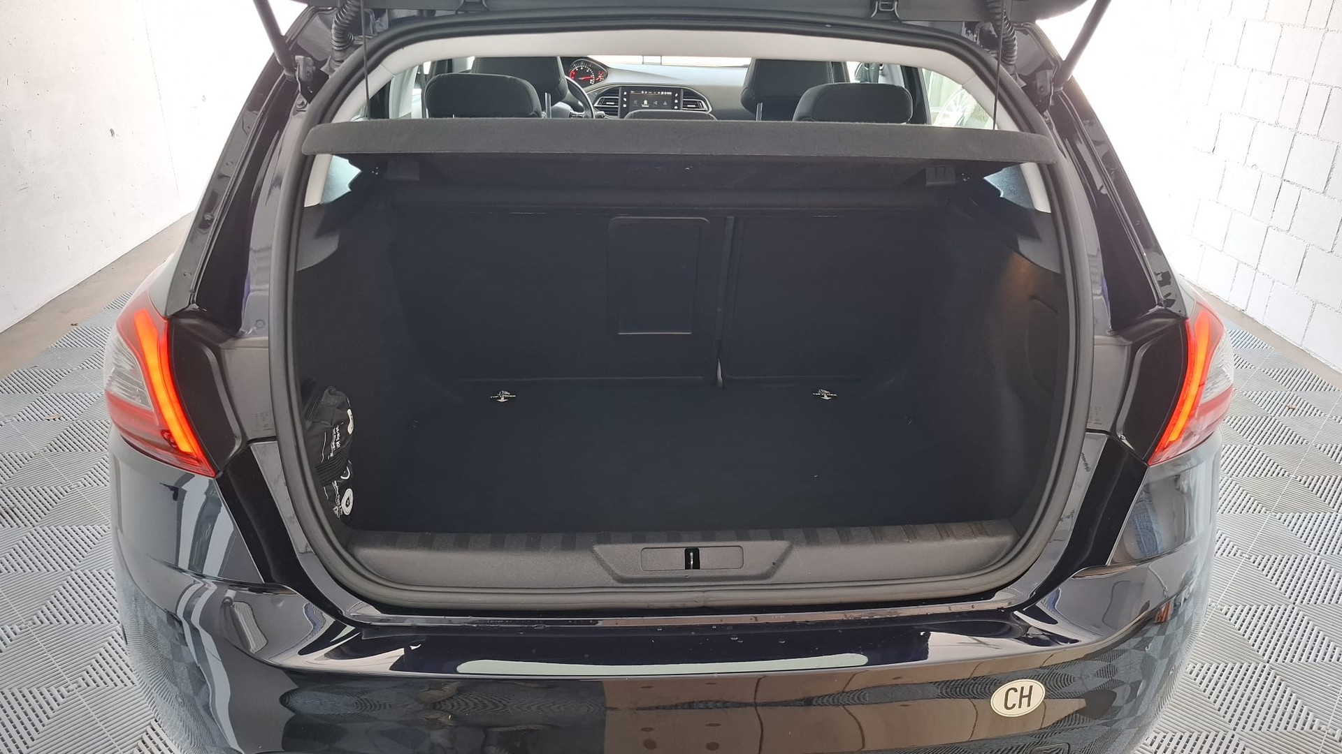 PEUGEOT 308 1.6 BlueHDI Allure EAT6-image-10