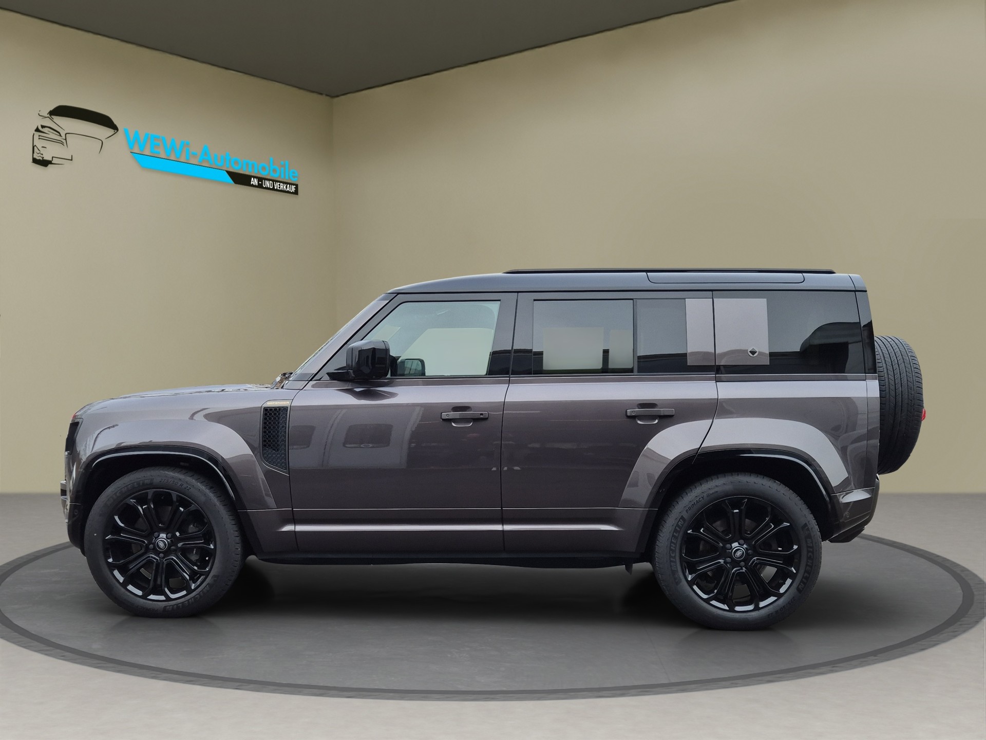 LAND ROVER Defender 110 635 V8 4.4 Octa AT8-showroom-element-1