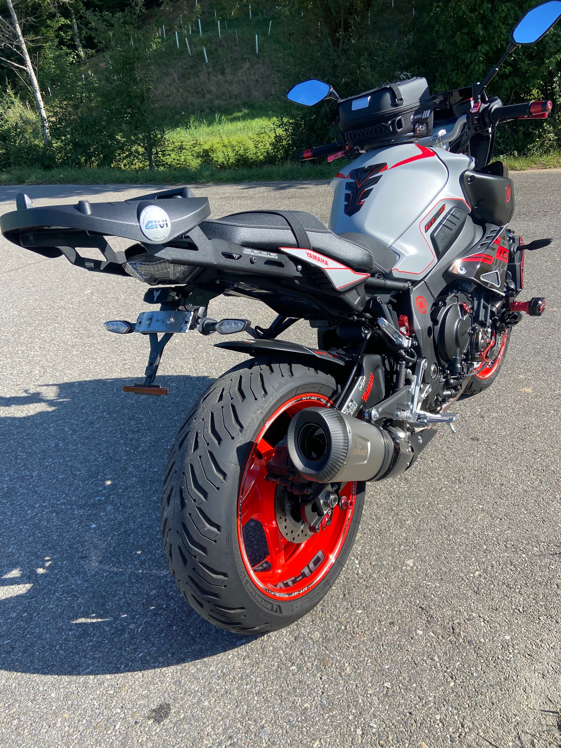 YAMAHA MT-10 ABS - sehr gepflegt und viele Extras-image-3