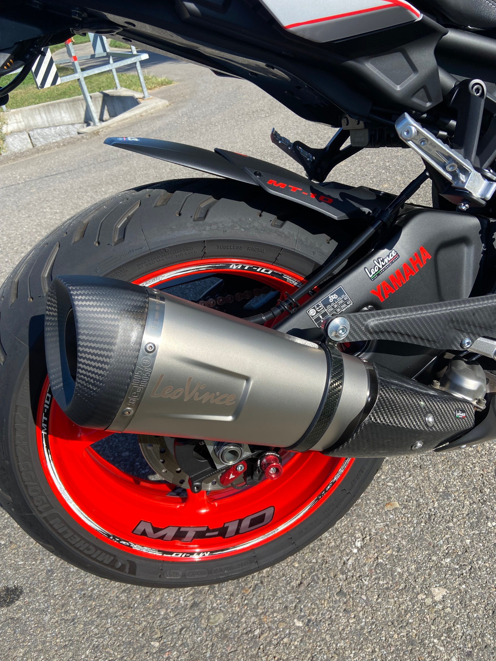 YAMAHA MT-10 ABS - sehr gepflegt und viele Extras-image-4