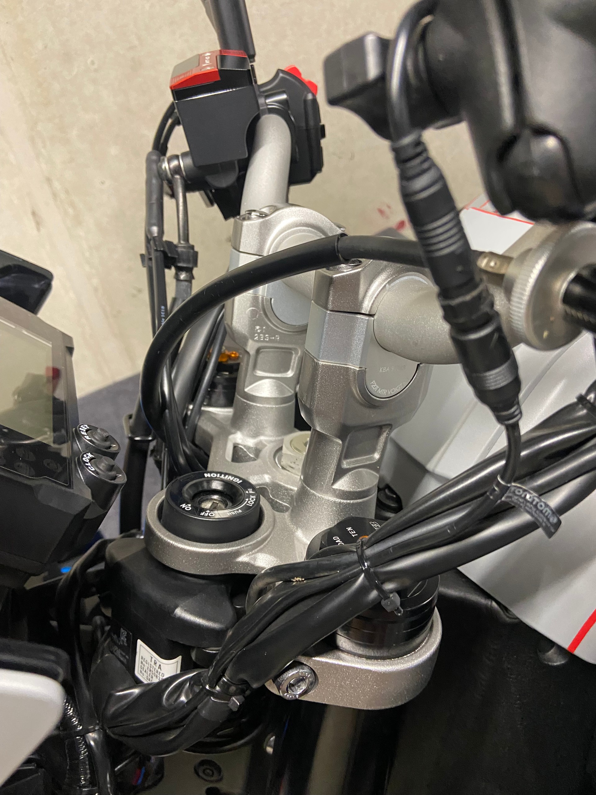YAMAHA MT-10 ABS - sehr gepflegt und viele Extras-image-14