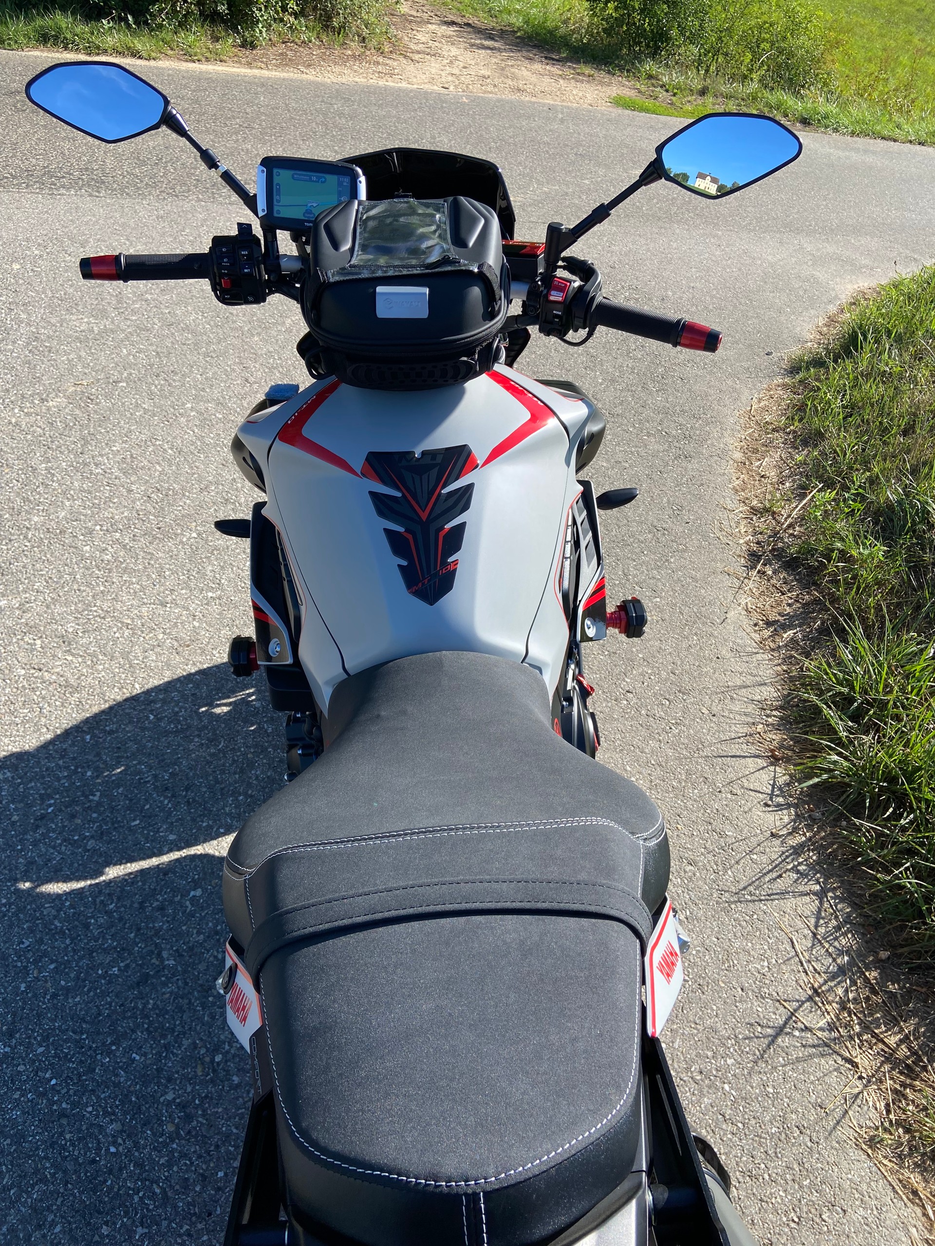 YAMAHA MT-10 ABS - sehr gepflegt und viele Extras-image-8