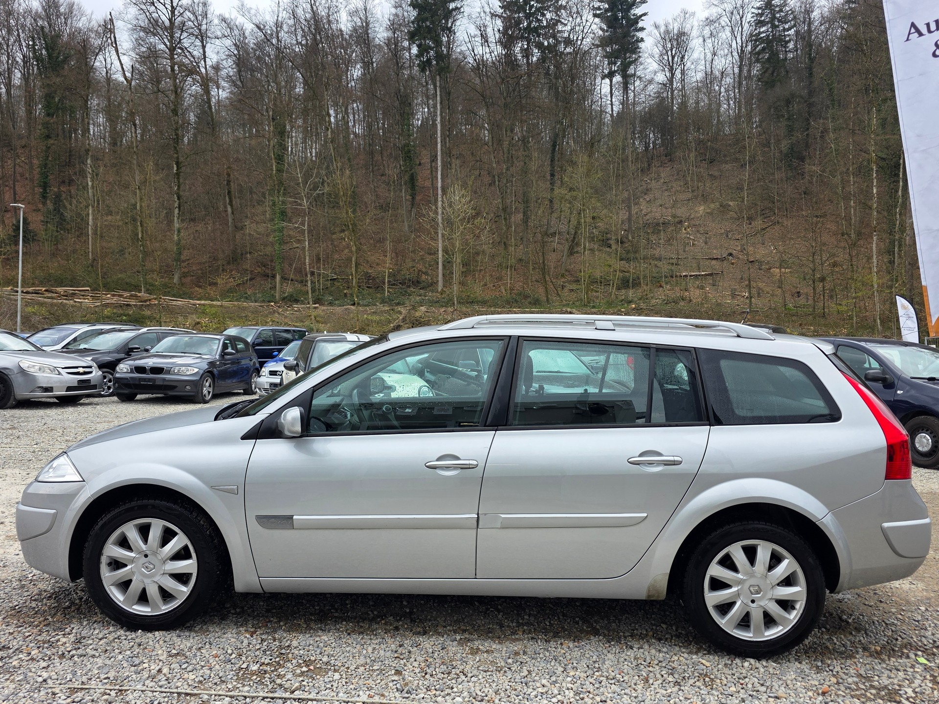 RENAULT Mégane Break 2.0 16V Emotion-showroom-element-1