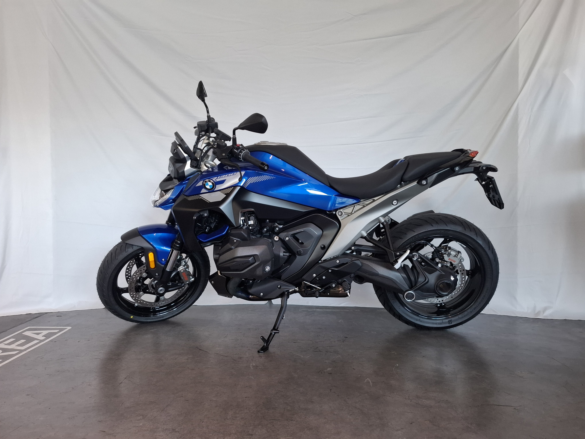 BMW R 1300 R Exclusive-showroom-element-1