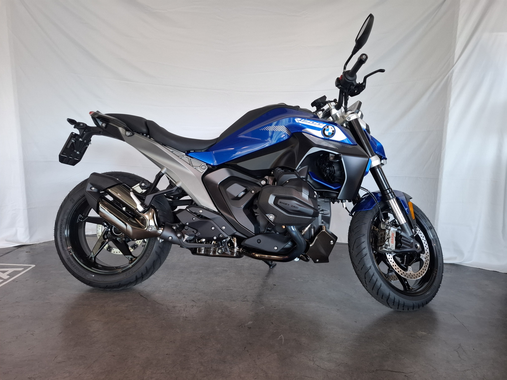 BMW R 1300 R Exclusive-showroom-element-2