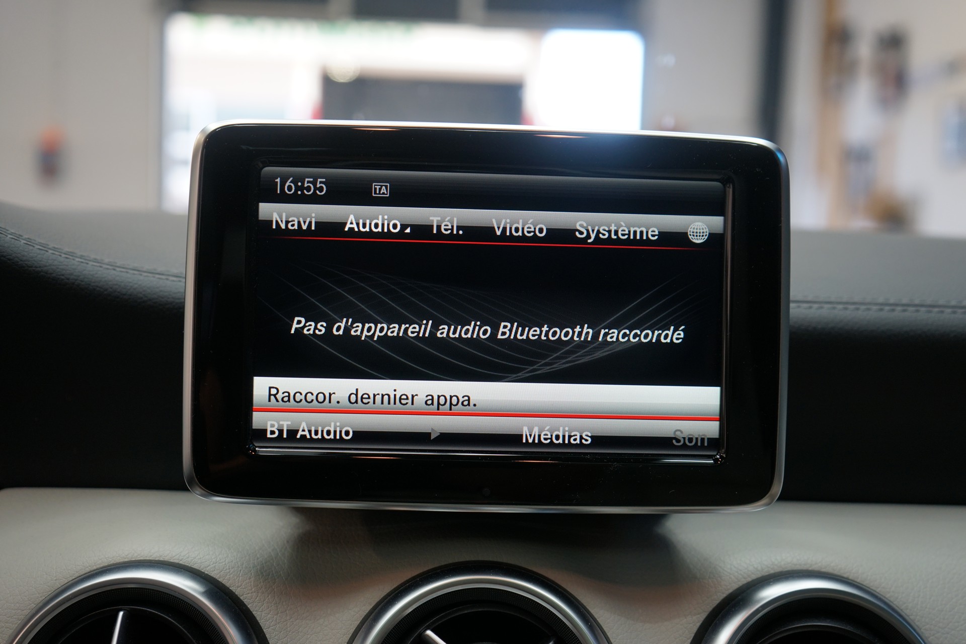 MERCEDES-BENZ A 250 AMG Line 4Matic 7G-DCT-image-13