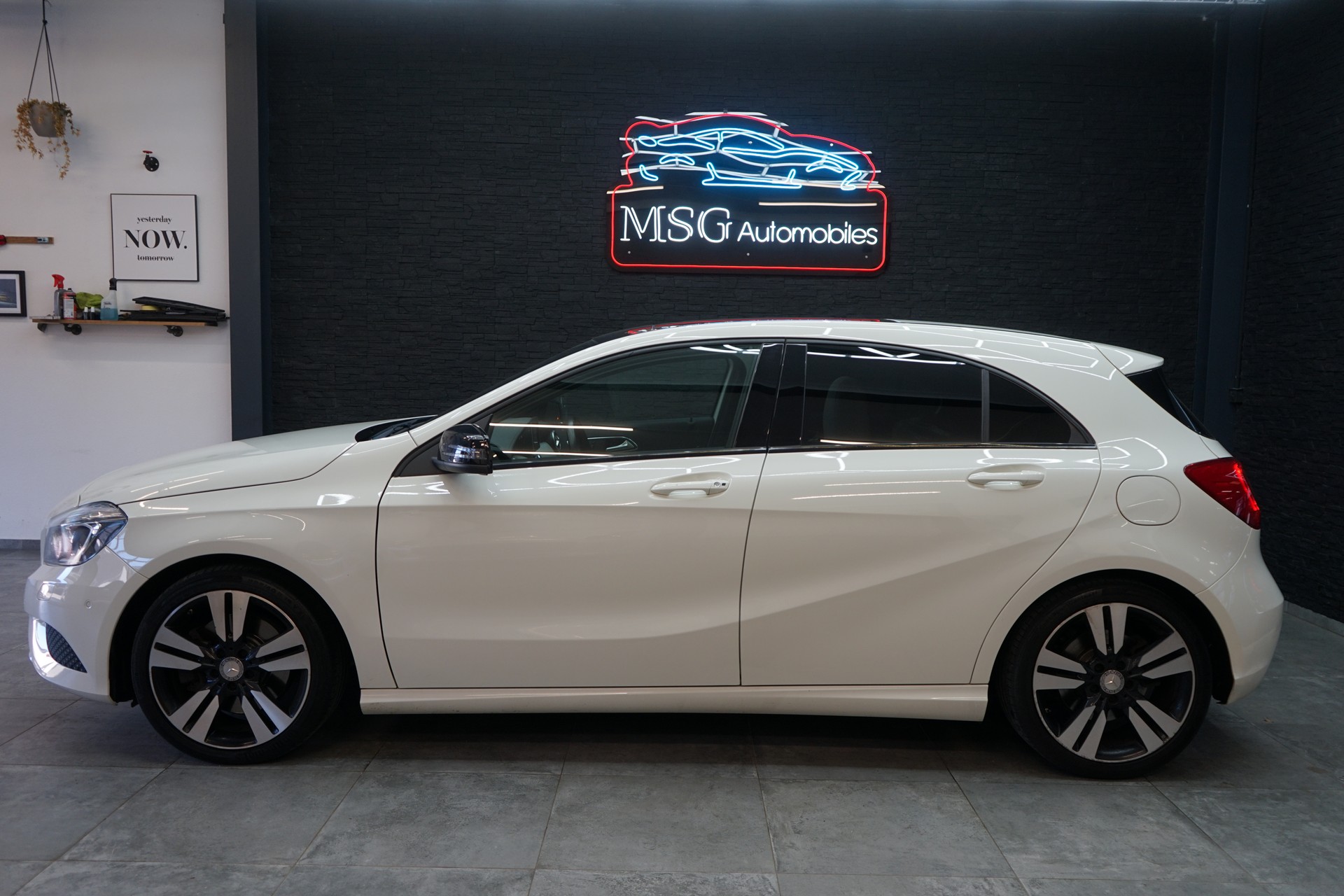 MERCEDES-BENZ A 250 AMG Line 4Matic 7G-DCT-showroom-element-1