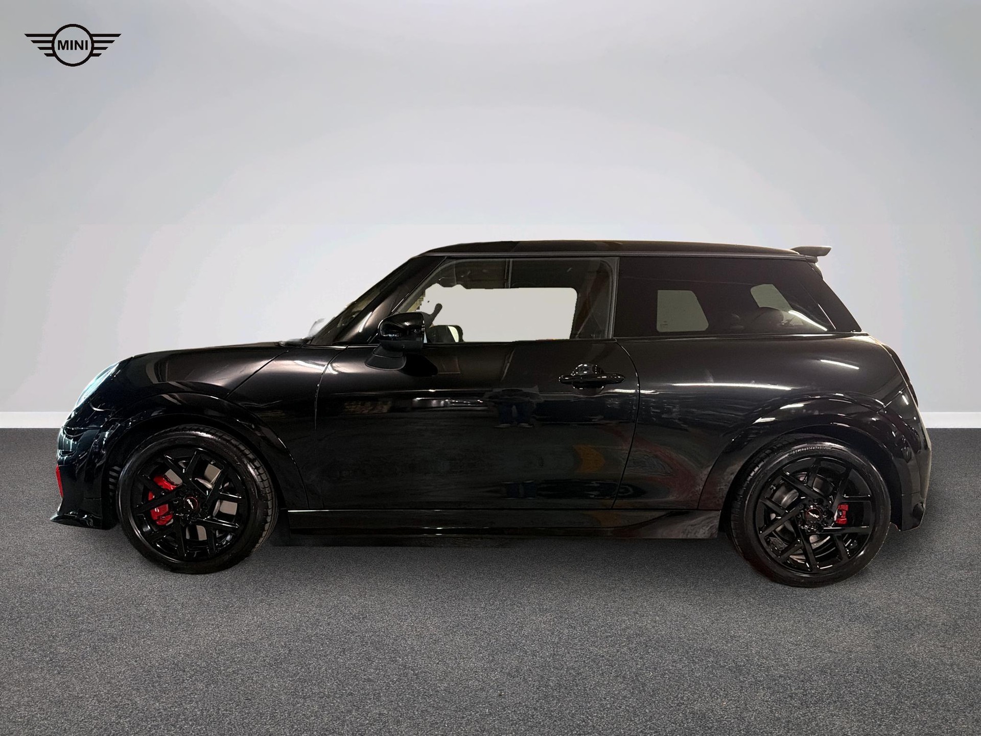 MINI John Cooper Works-showroom-element-2