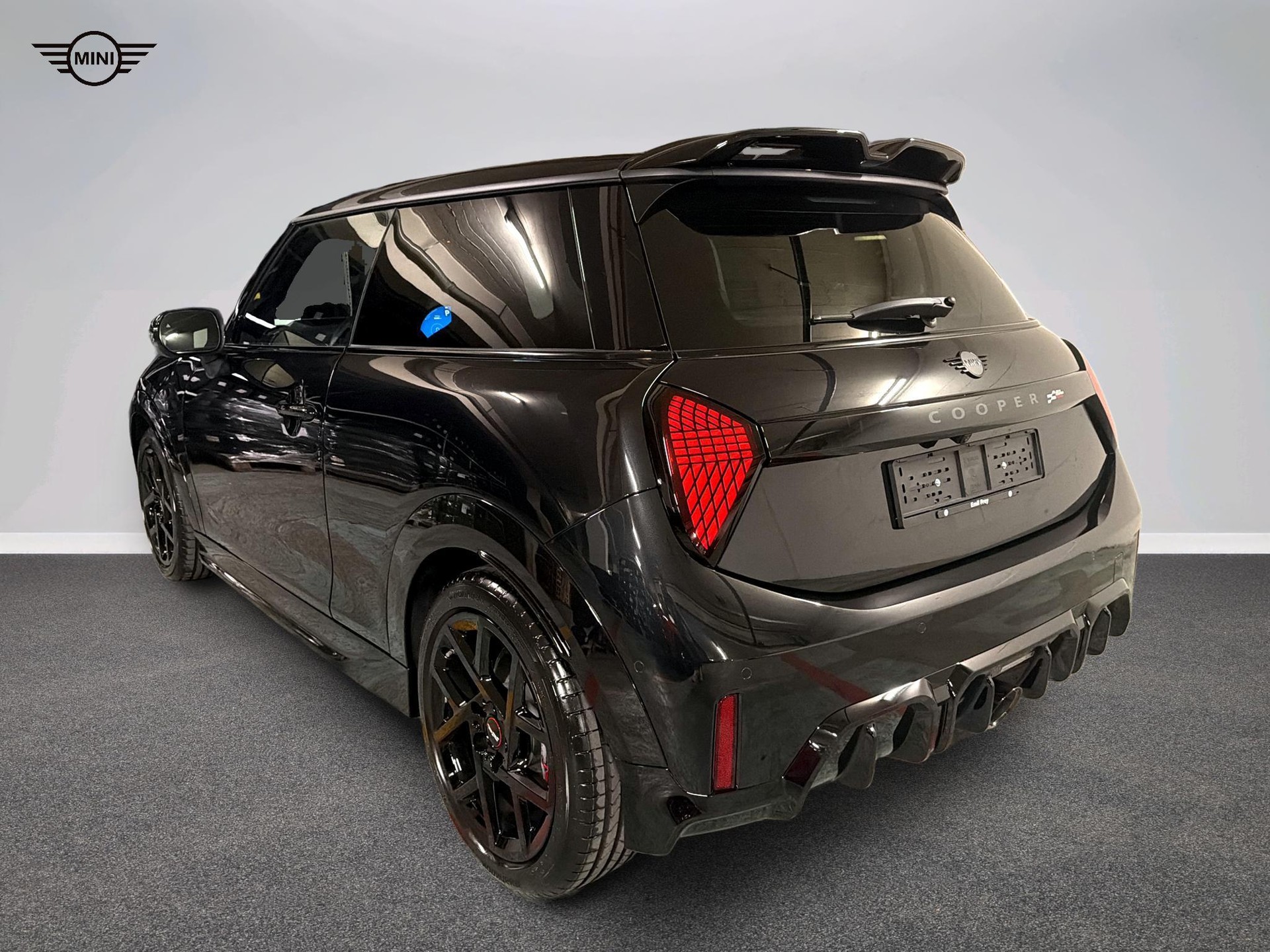 MINI John Cooper Works-showroom-element-3