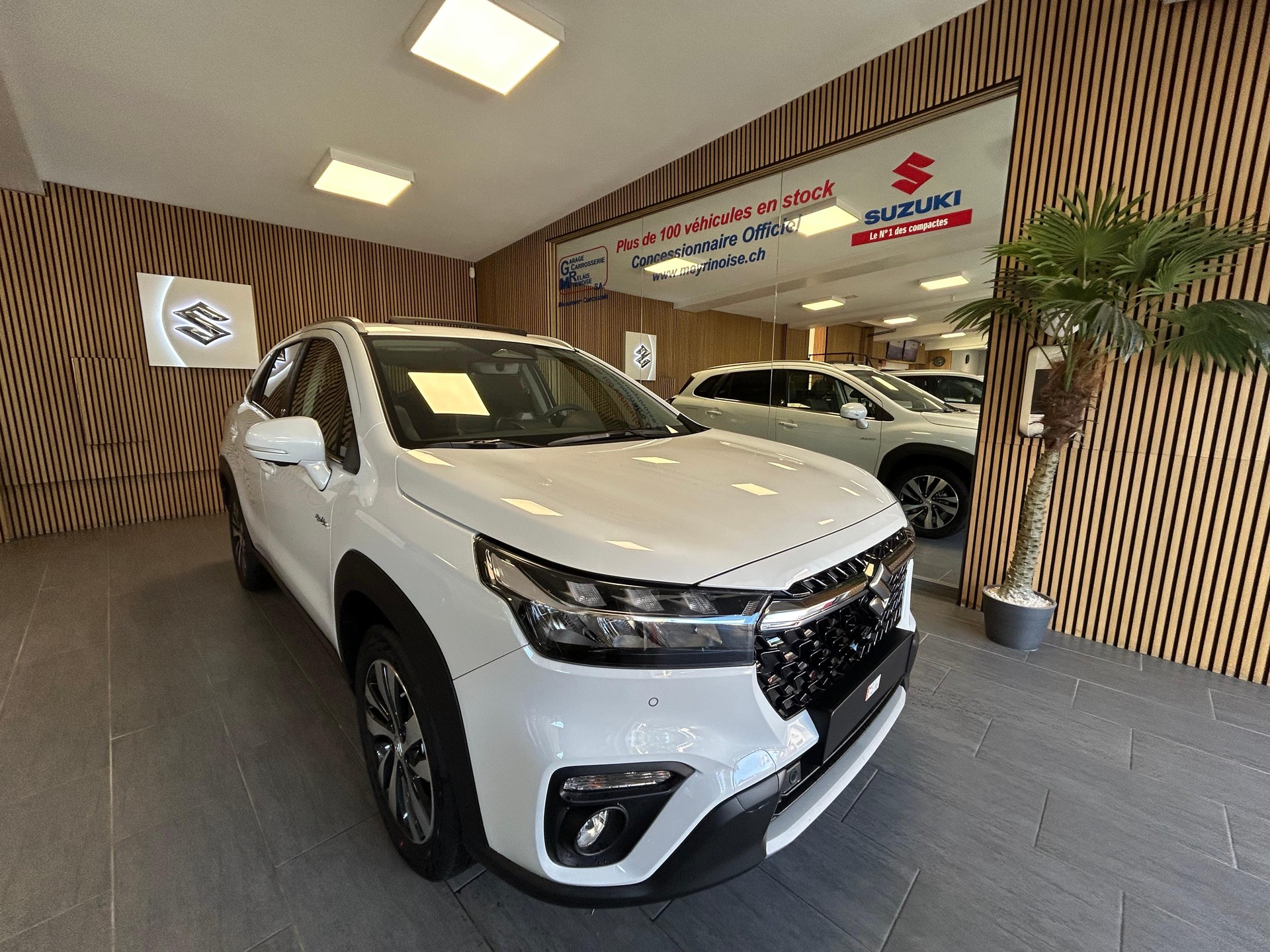 SUZUKI S-Cross 1.4 T Piz Sulai Top Hybrid 4x4-showroom-element-2