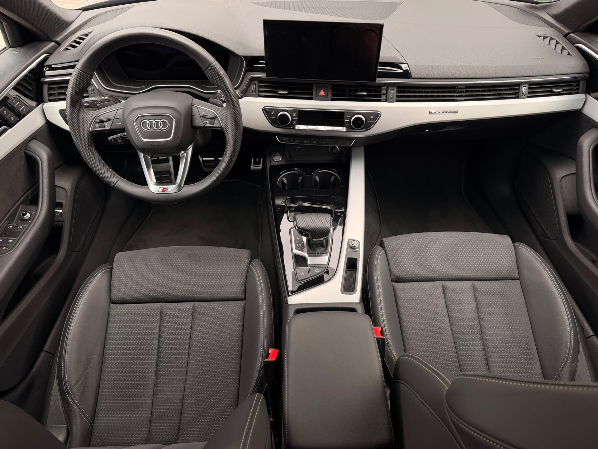 AUDI 2.0 40 TDI S Line Attraction quattro S-Tronic-image-1