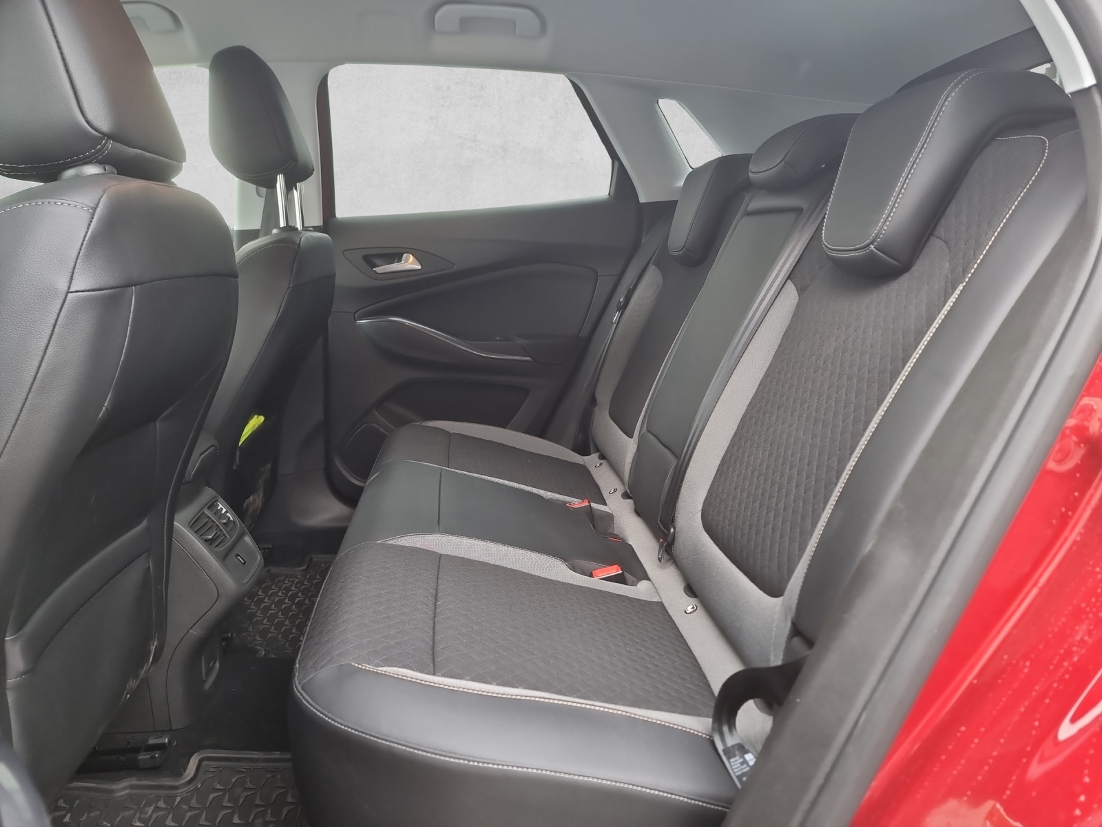 OPEL Grandland X 1.6 Hybrid4 Ultimate Automatik-image-11