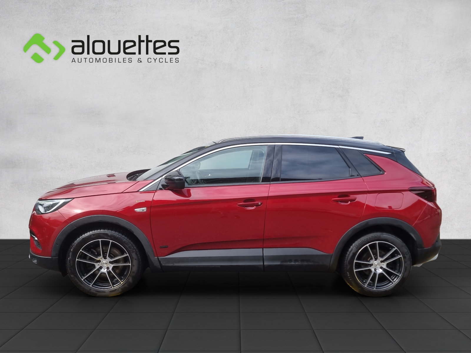 OPEL Grandland X 1.6 Hybrid4 Ultimate Automatik-showroom-element-2
