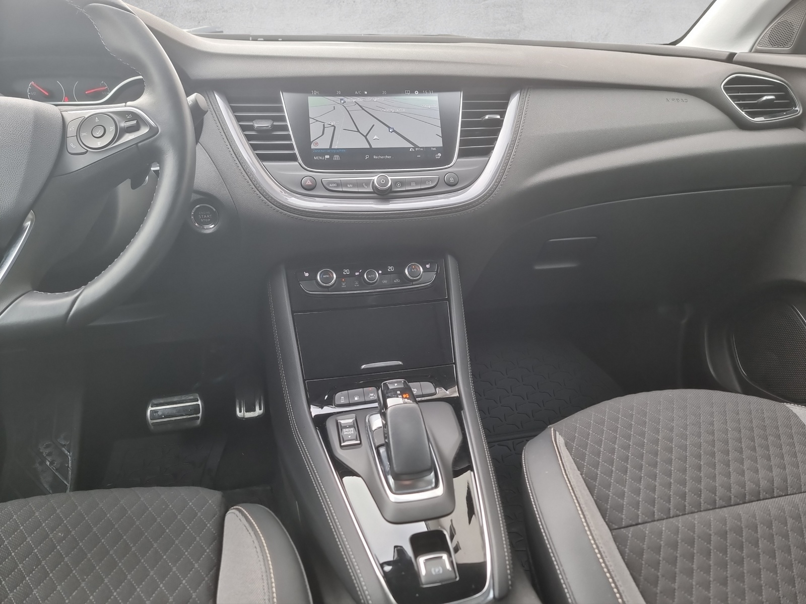 OPEL Grandland X 1.6 Hybrid4 Ultimate Automatik-image-8
