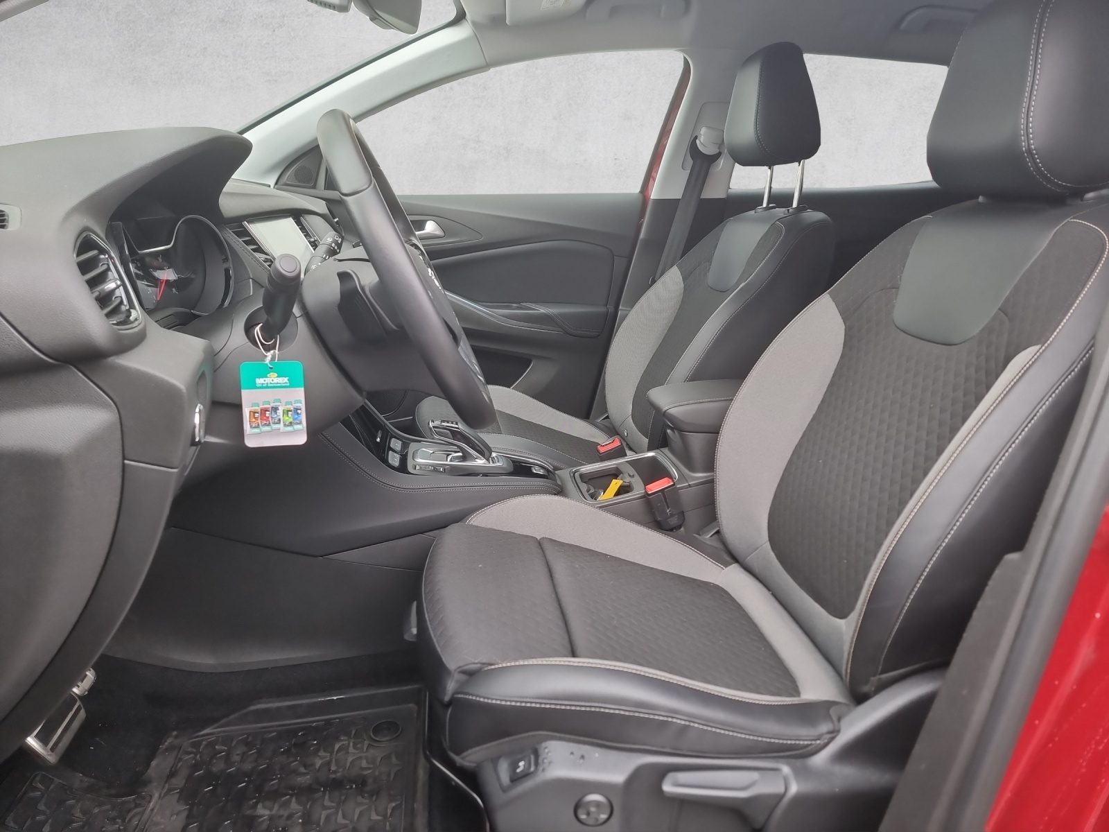 OPEL Grandland X 1.6 Hybrid4 Ultimate Automatik-image-10