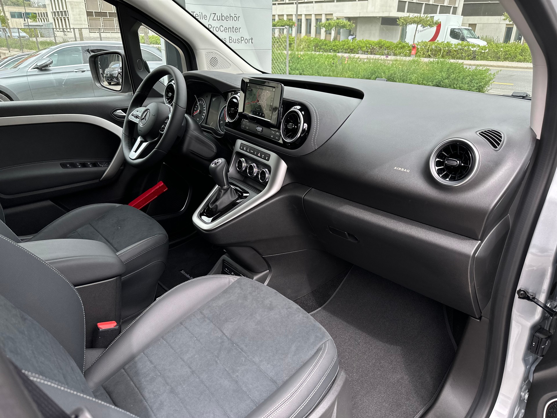 MERCEDES-BENZ EQT 200 Standard S 4x2-image-13