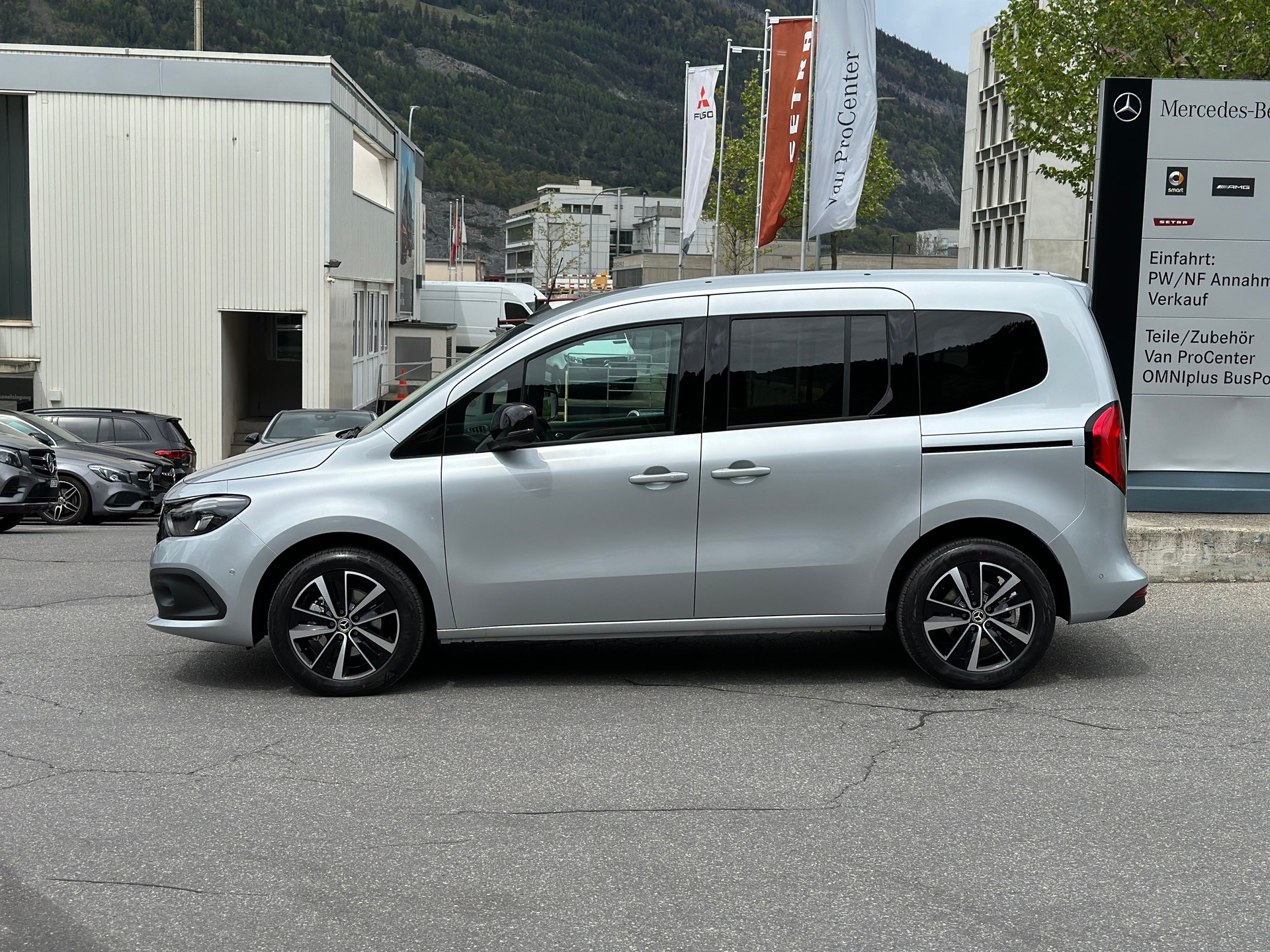 MERCEDES-BENZ EQT 200 Standard S 4x2-image-10