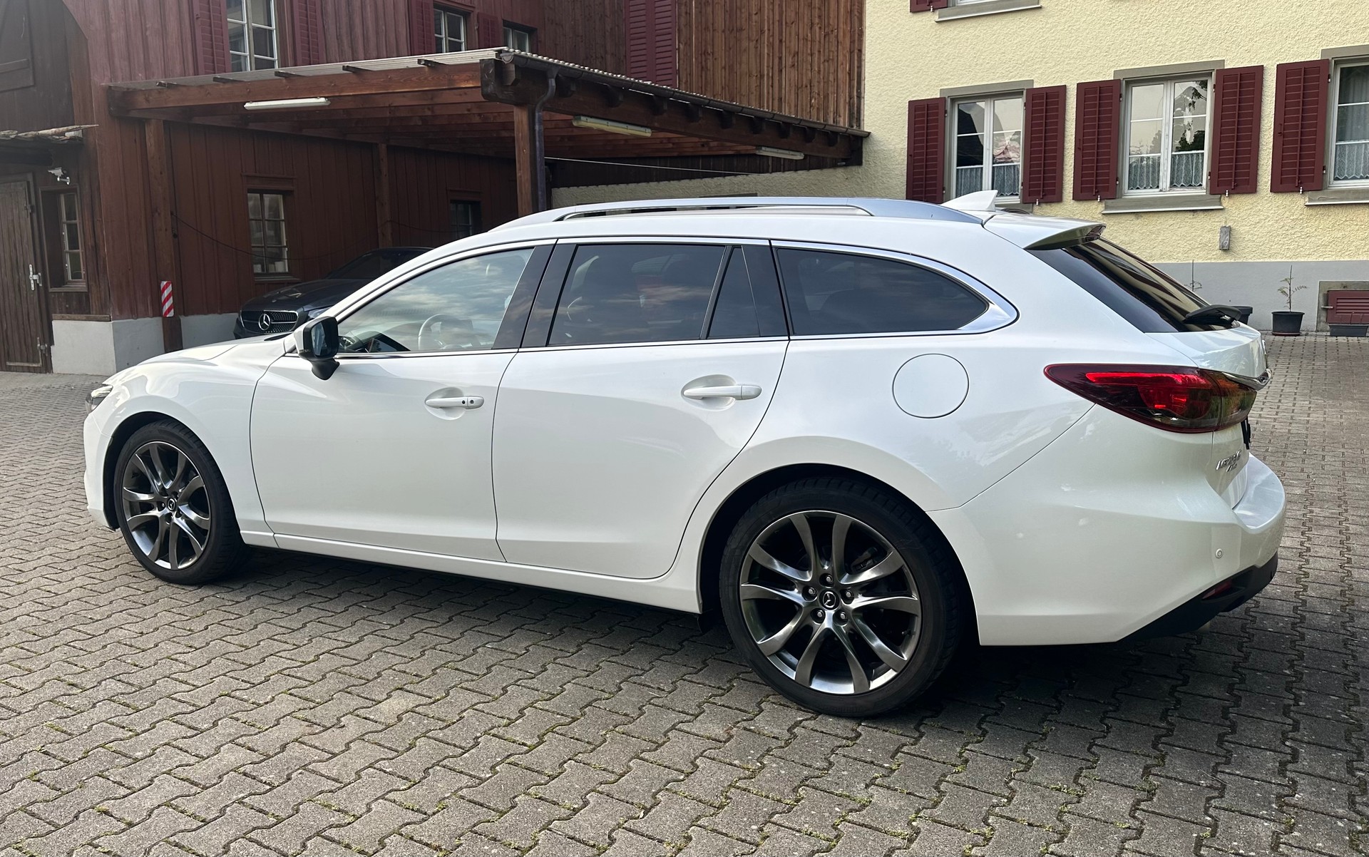 MAZDA 6 Sportwagon SKYACTIV-D 175 Revolution Automat AWD-image-3