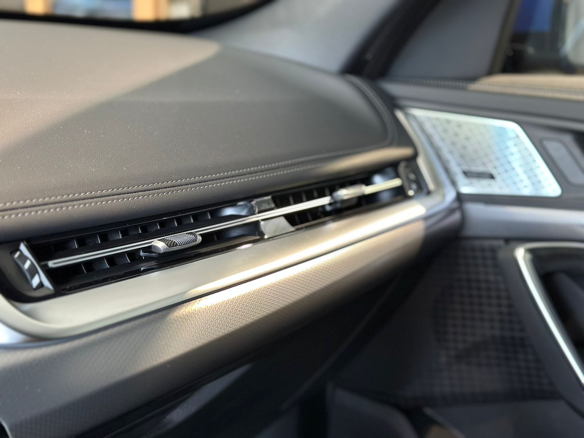 BMW X1 sDrive 18i M Sport-image-23