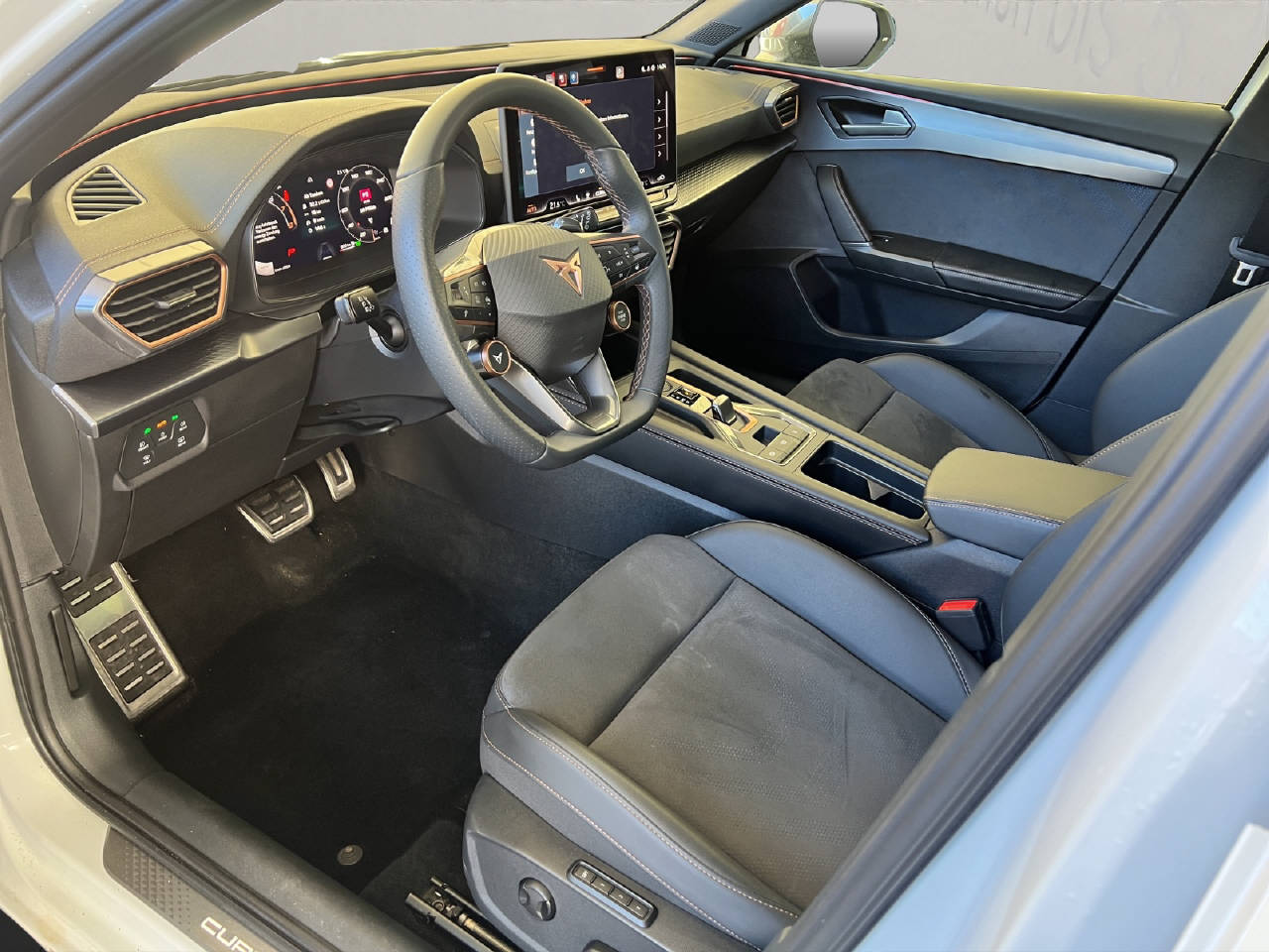 CUPRA Leon ST 2.0 TSI 333PS VZ 4Drive DSG 4X4-image-10