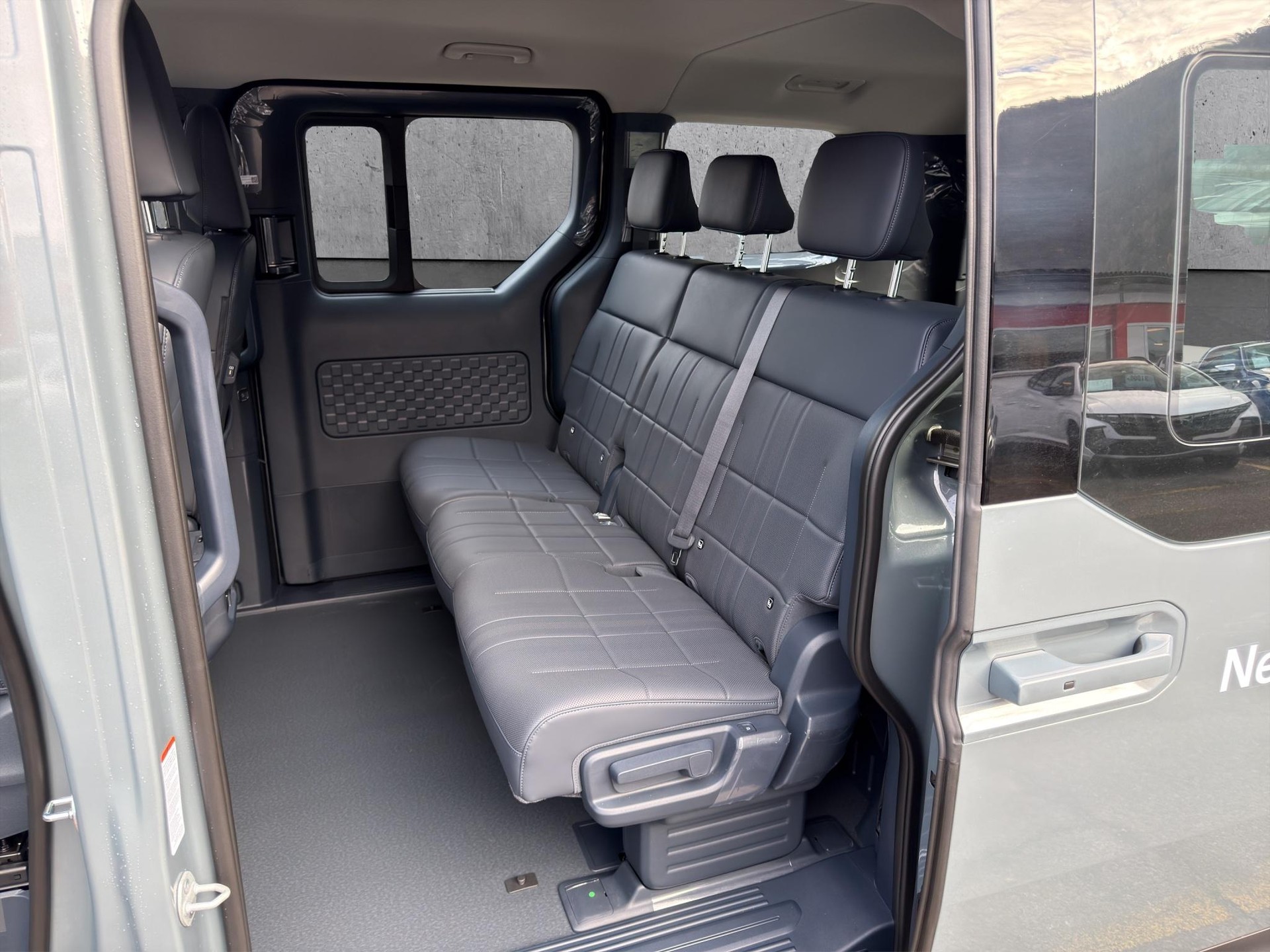 KIA PV5 Passenger 71.2 kWh Elite-image-9