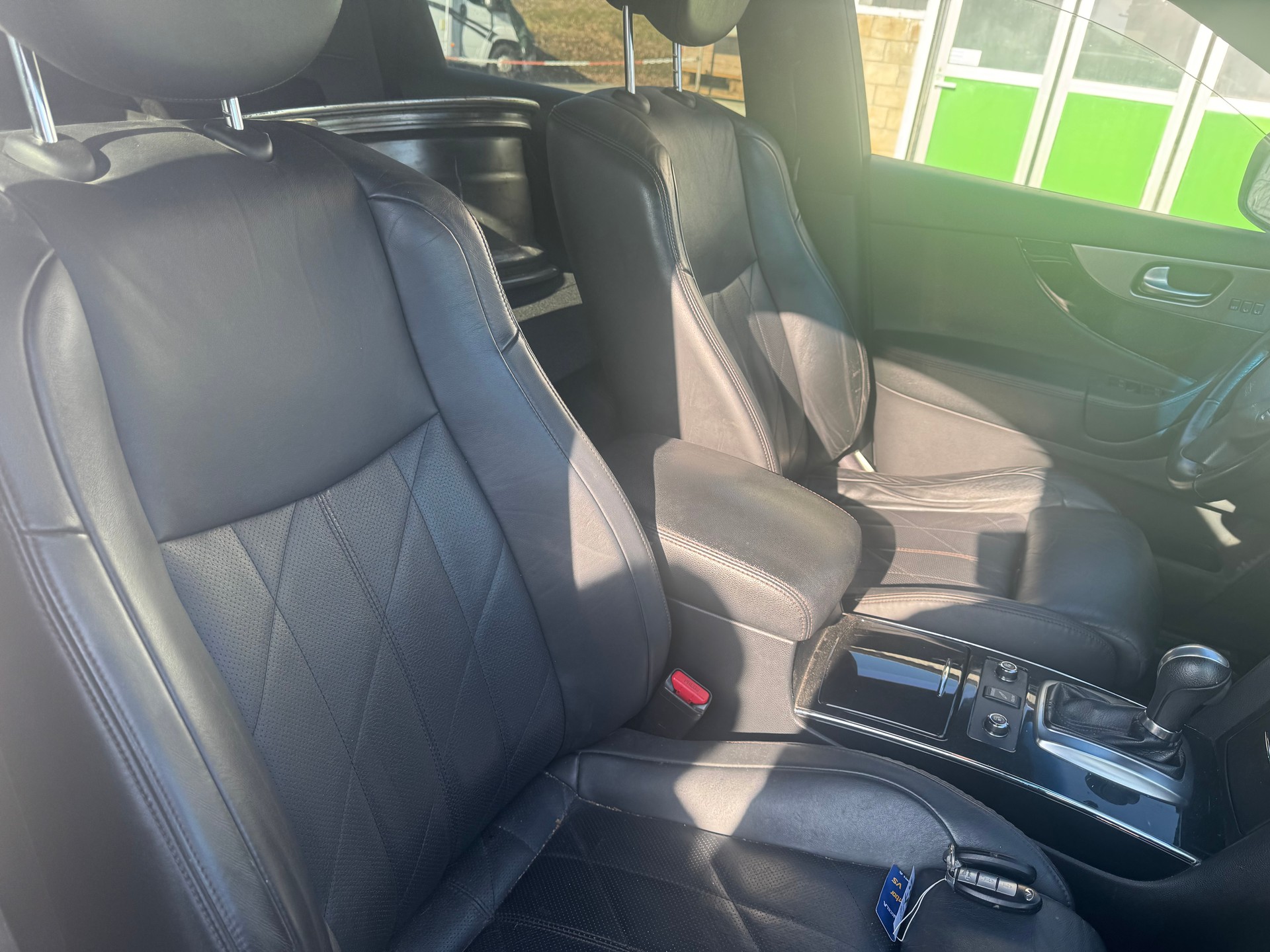 INFINITI QX70 3.0d S AWD Automatic-image-5