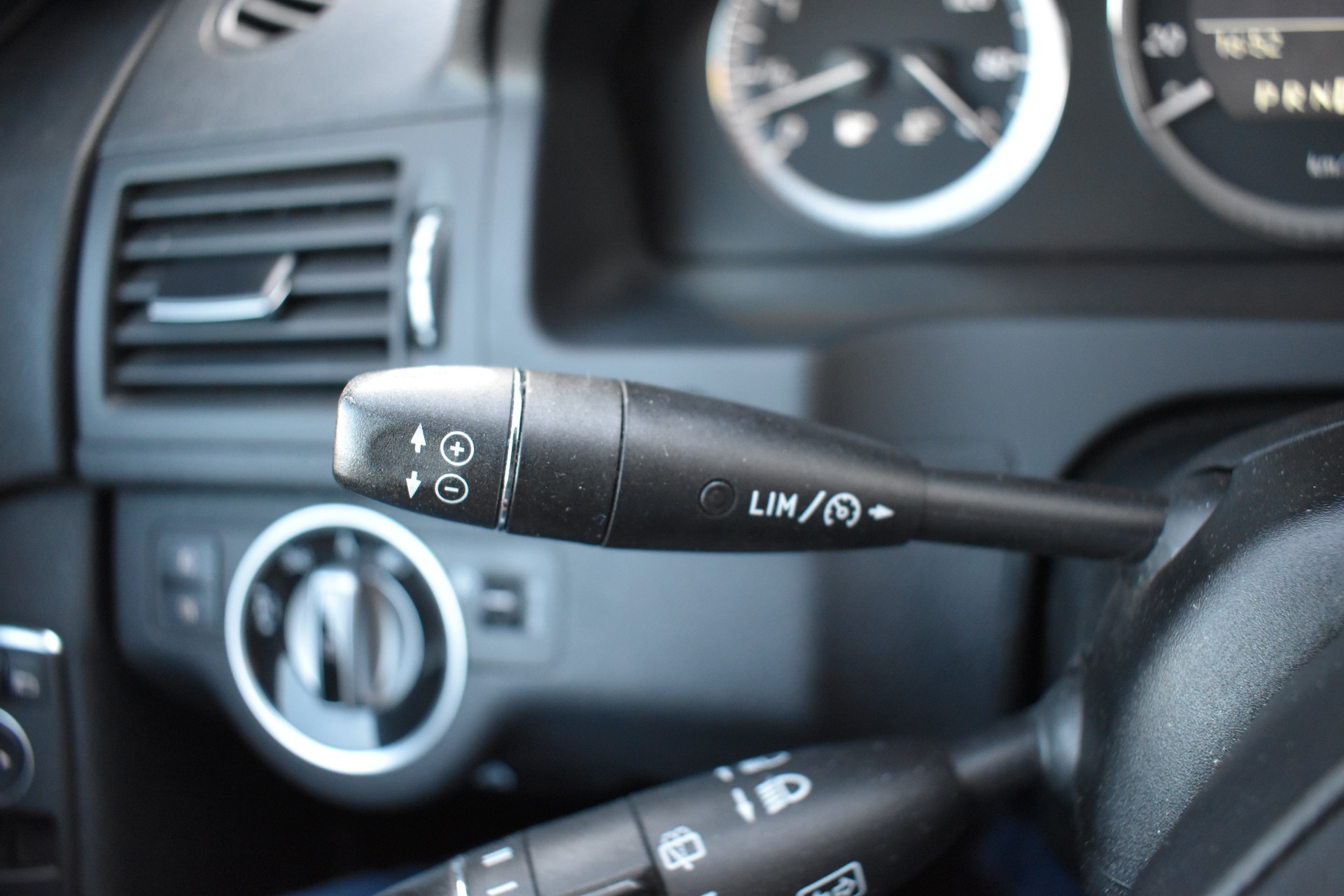 MERCEDES-BENZ C 220 CDI BlueEfficiency Automatic-image-14
