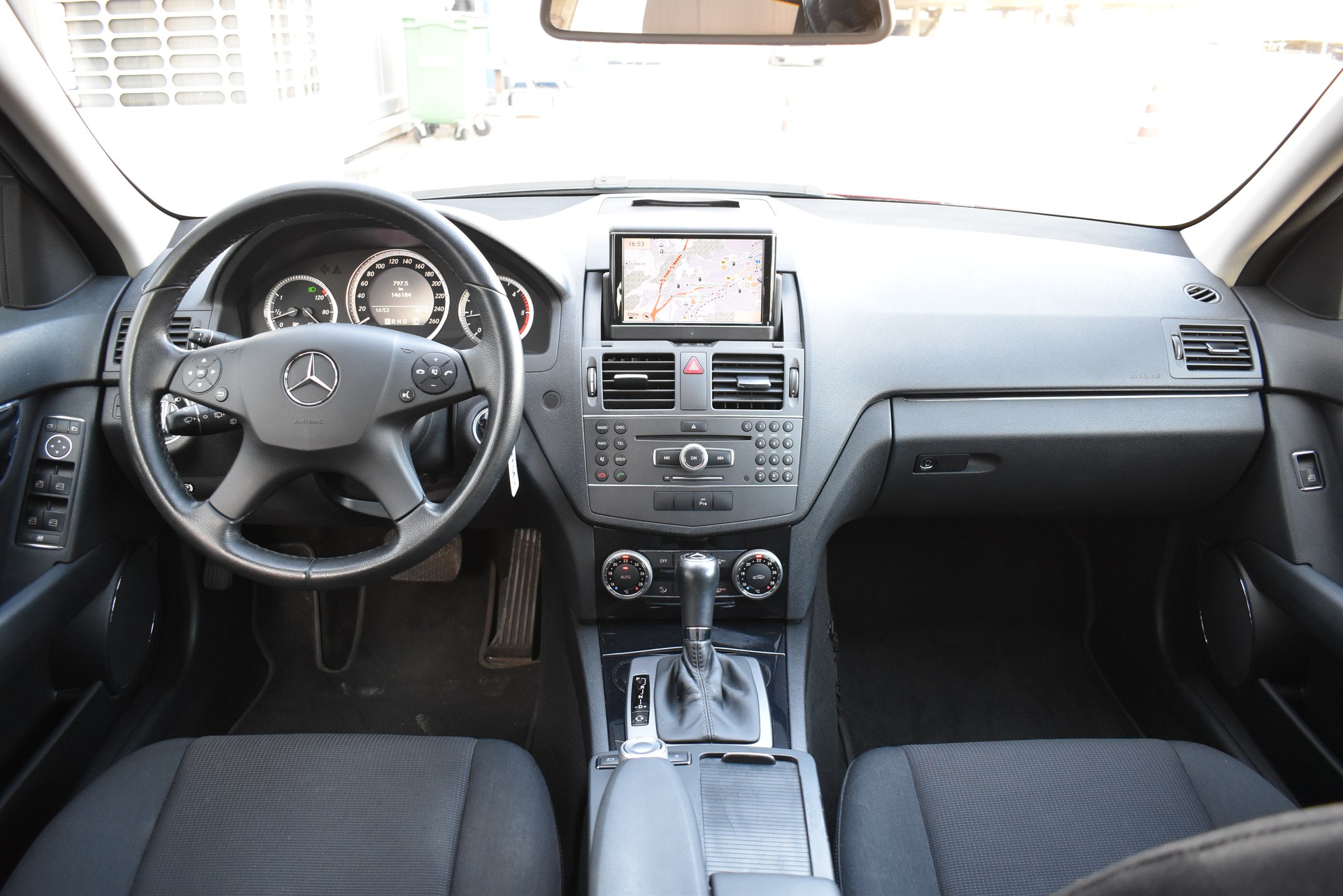 MERCEDES-BENZ C 220 CDI BlueEfficiency Automatic-image-10